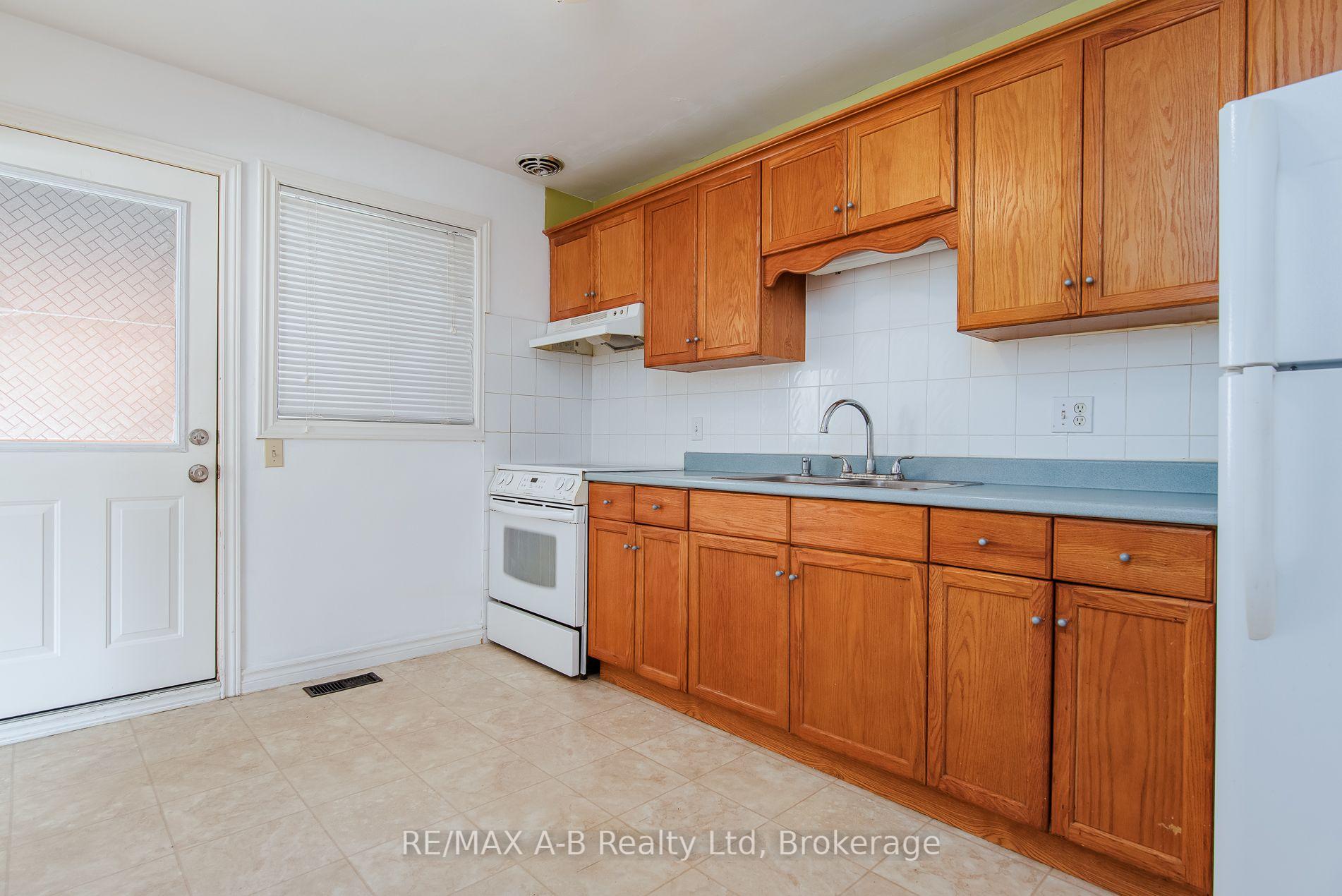 Photo 41 of 727 Frederick Street, Kitchener, Heritage Park/Rosemount — HOMEH
