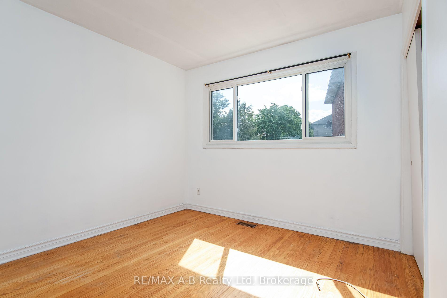 Photo 46 of 727 Frederick Street, Kitchener, Heritage Park/Rosemount — HOMEH