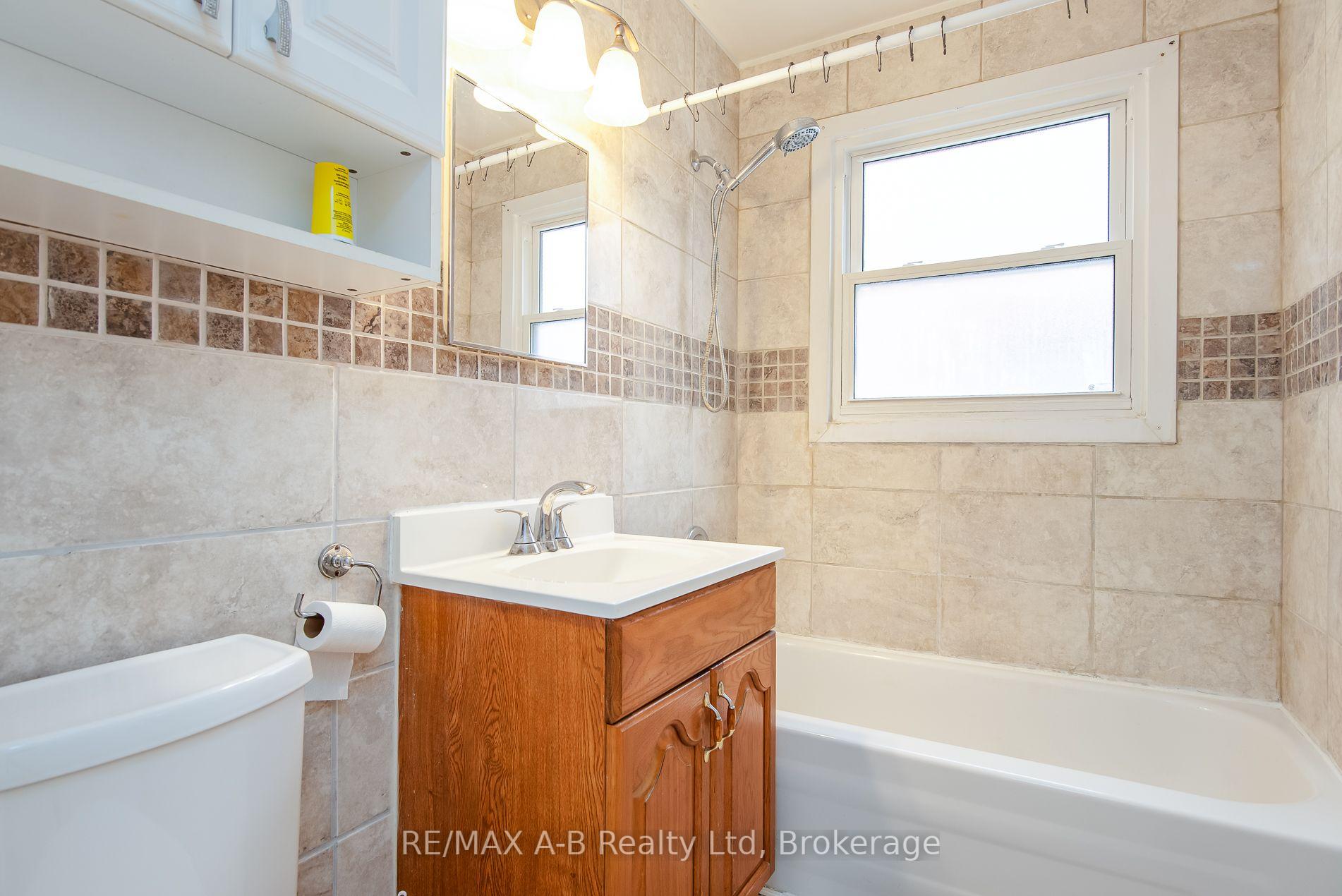 Photo 49 of 727 Frederick Street, Kitchener, Heritage Park/Rosemount — HOMEH