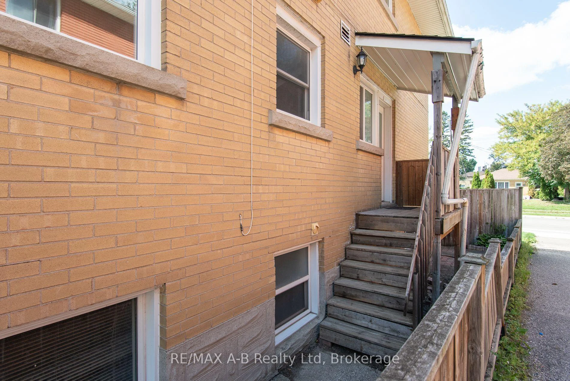 Photo 7 of 727 Frederick Street, Kitchener, Heritage Park/Rosemount — HOMEH
