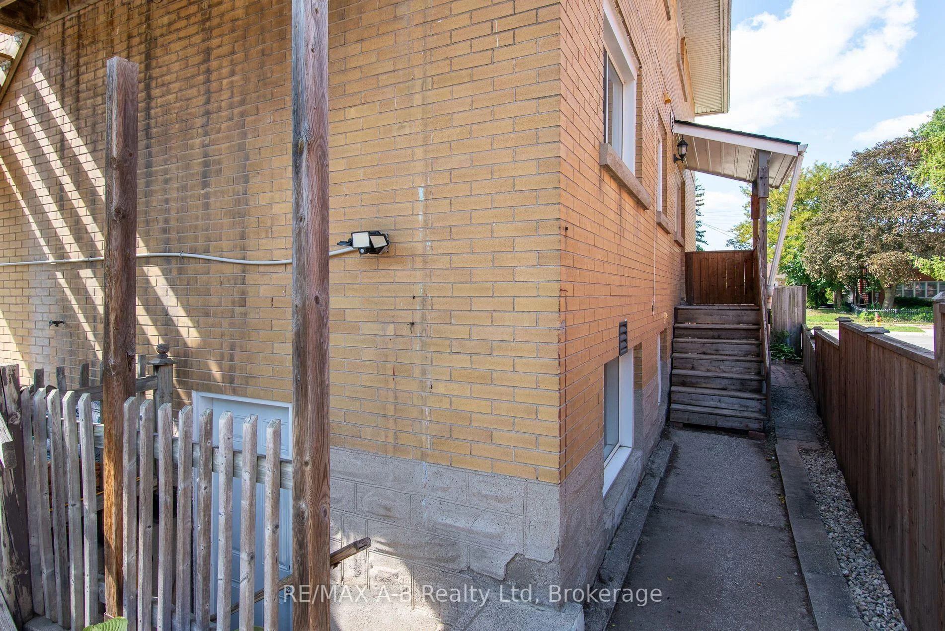 Photo 15 of 727 Frederick Street, Kitchener, Heritage Park/Rosemount — HOMEH