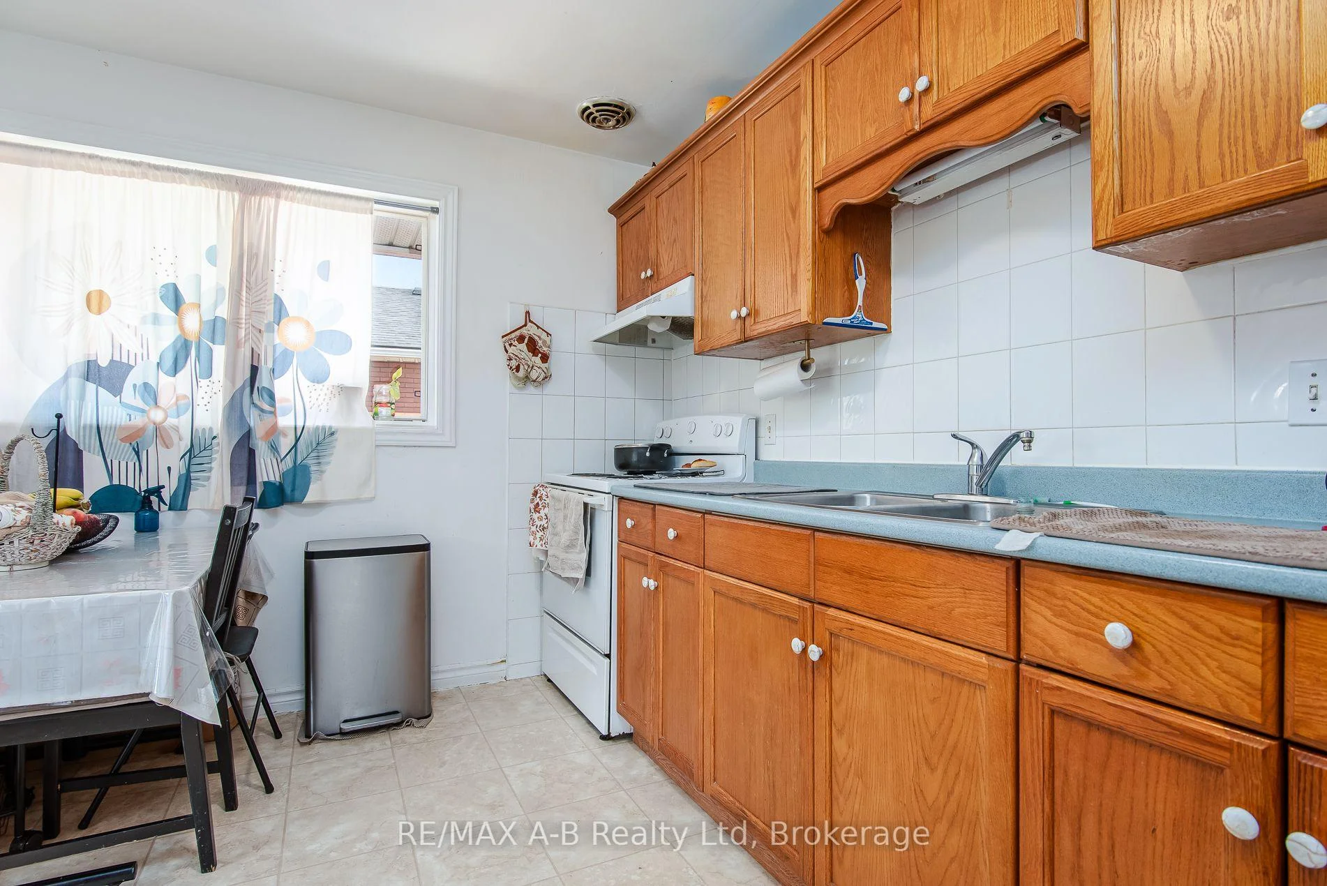 Photo 34 of 727 Frederick Street, Kitchener, Heritage Park/Rosemount — HOMEH
