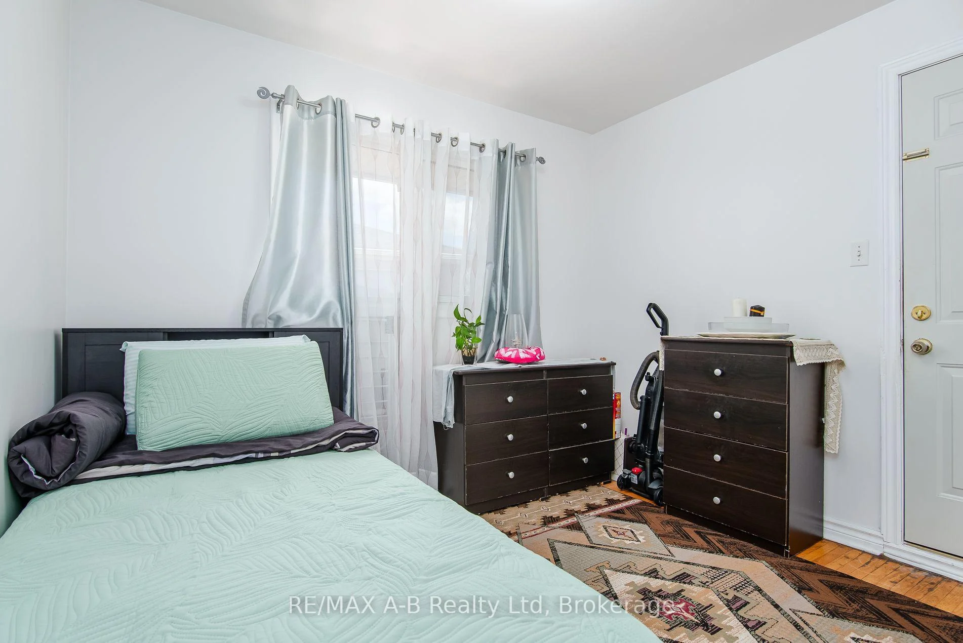 Photo 42 of 727 Frederick Street, Kitchener, Heritage Park/Rosemount — HOMEH