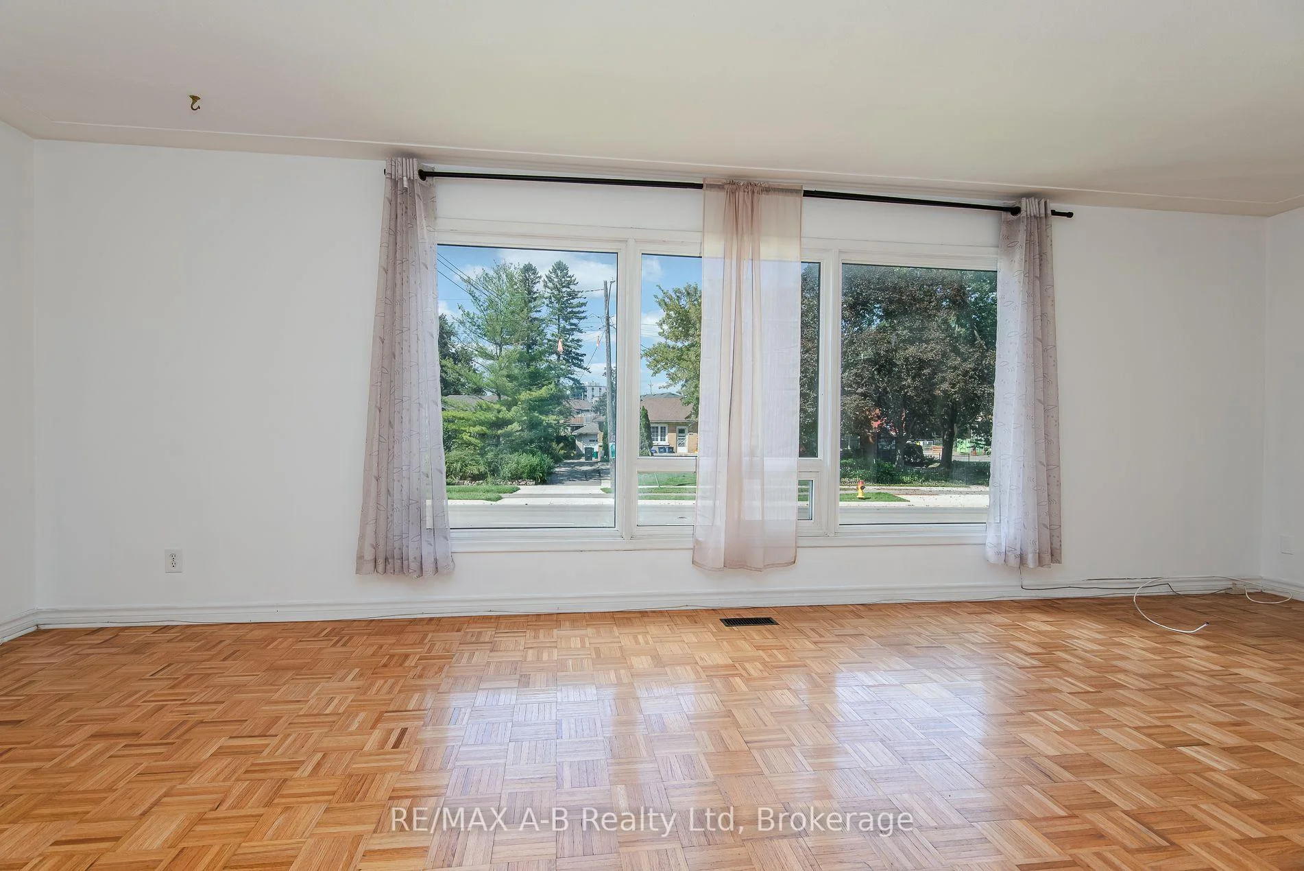Photo 48 of 727 Frederick Street, Kitchener, Heritage Park/Rosemount — HOMEH