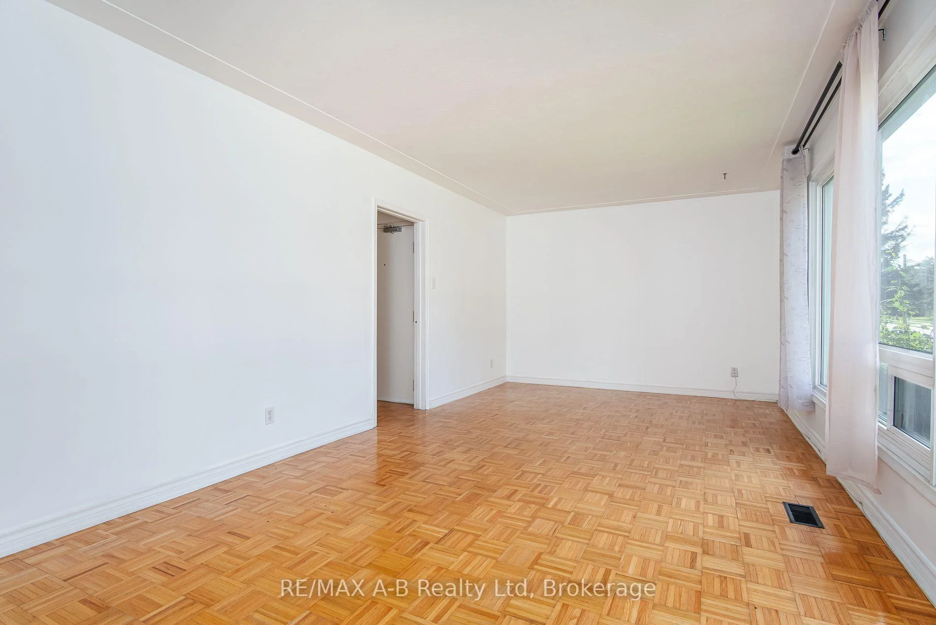 Photo 60 of 727 Frederick Street, Kitchener, Heritage Park/Rosemount — HOMEH