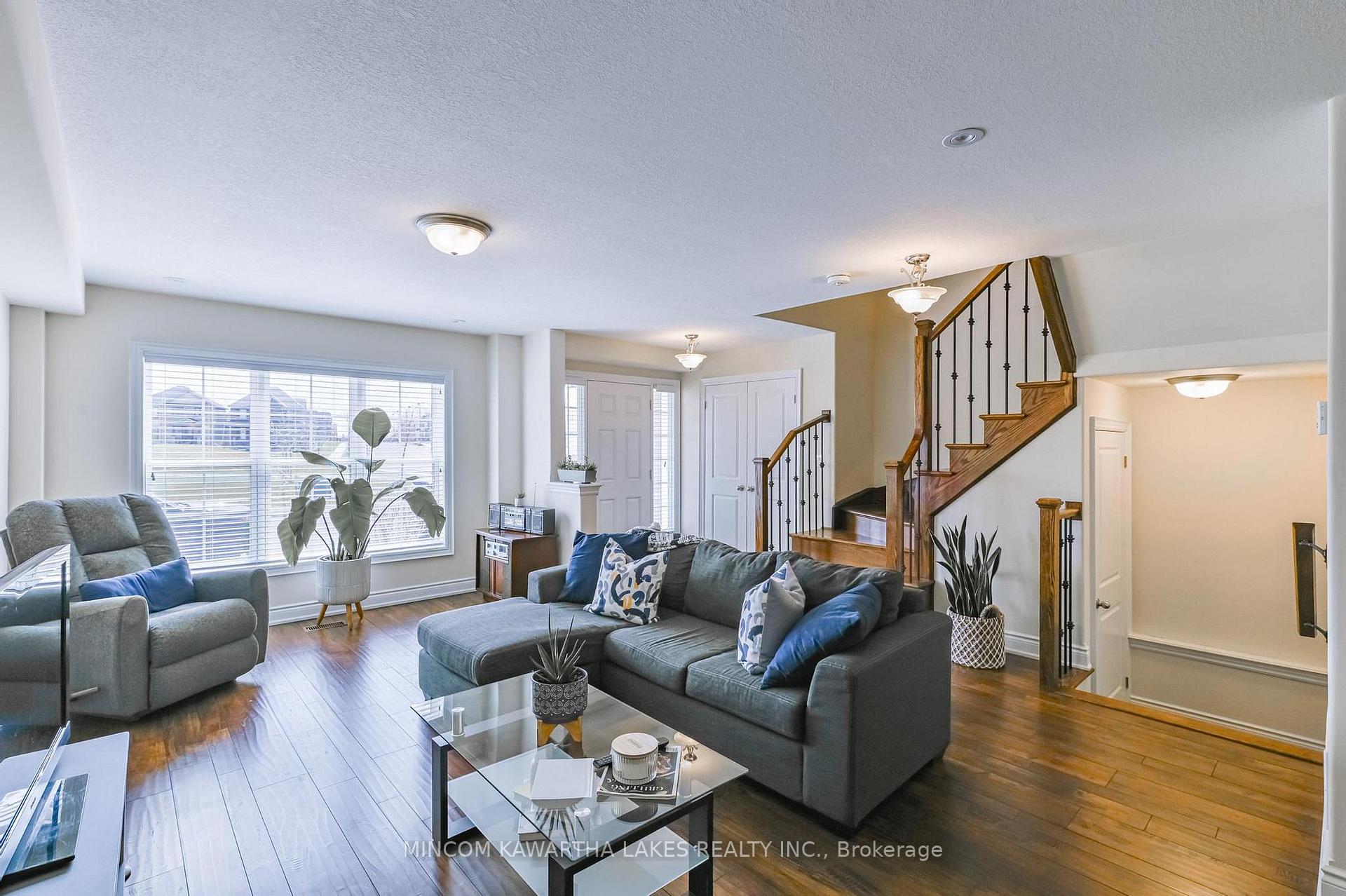 Photo 6 of 849 Broadway Boulevard, Peterborough, Northcrest Ward 5 — HOMEH