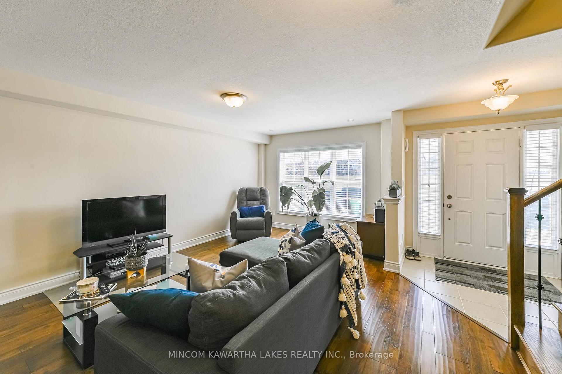 Photo 7 of 849 Broadway Boulevard, Peterborough, Northcrest Ward 5 — HOMEH