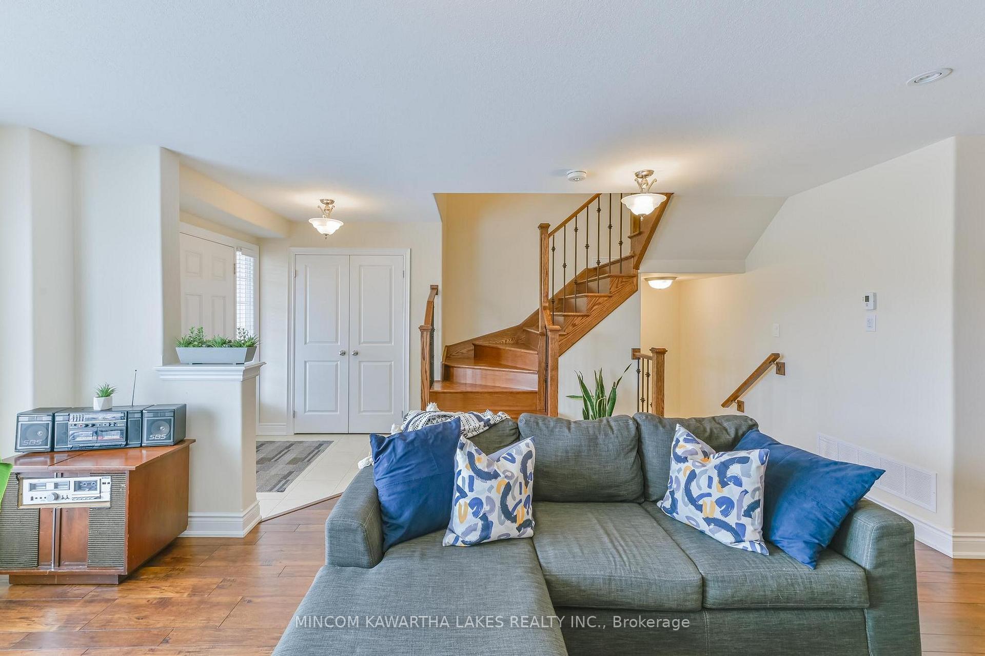 Photo 8 of 849 Broadway Boulevard, Peterborough, Northcrest Ward 5 — HOMEH
