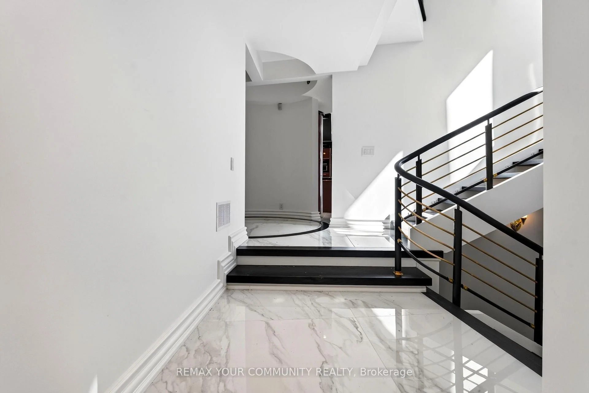 Photo 24 of 76 Silver Fox Place, Vaughan, Rural Vaughan — HOMEH
