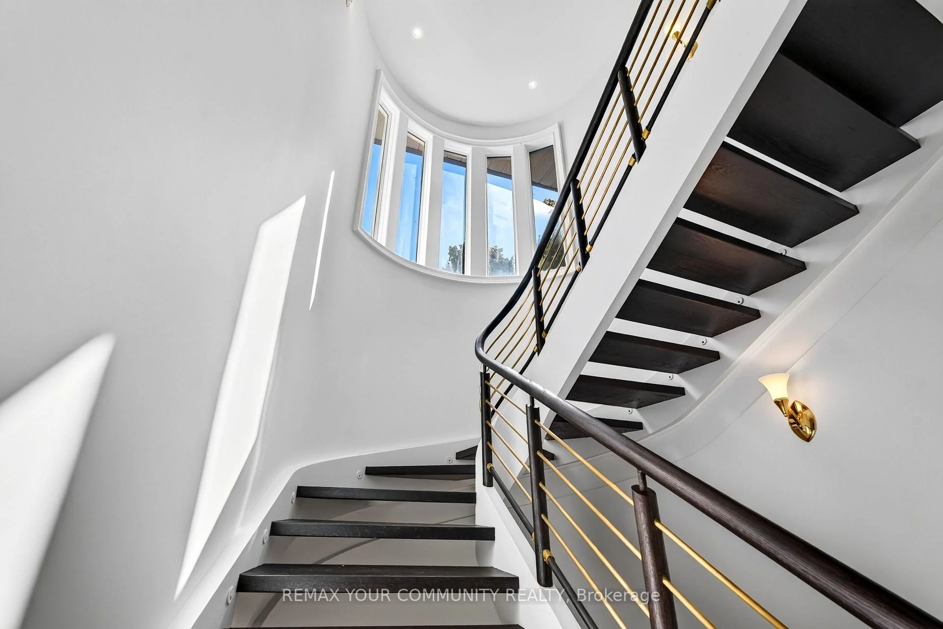Photo 38 of 76 Silver Fox Place, Vaughan, Rural Vaughan — HOMEH