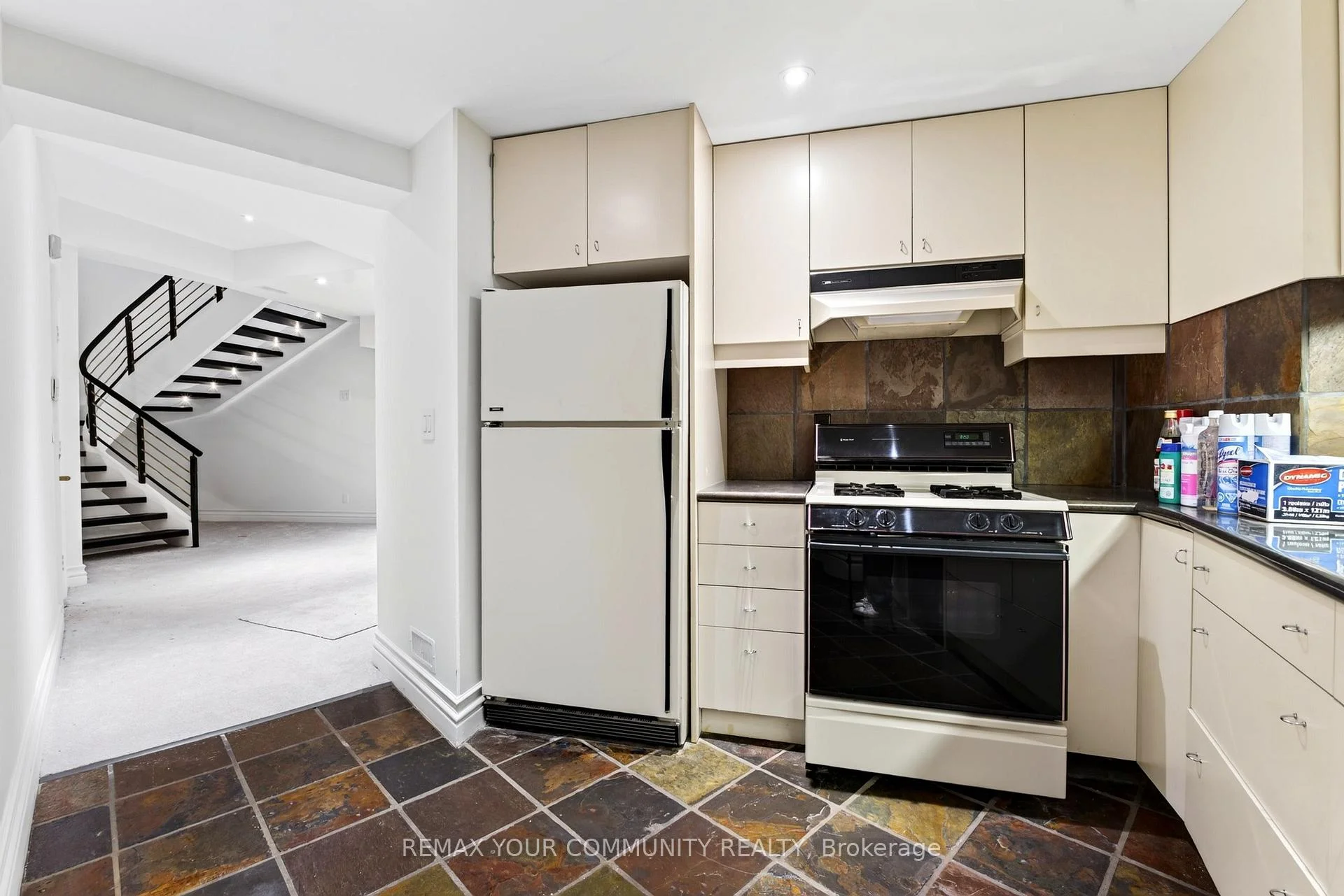 Photo 70 of 76 Silver Fox Place, Vaughan, Rural Vaughan — HOMEH