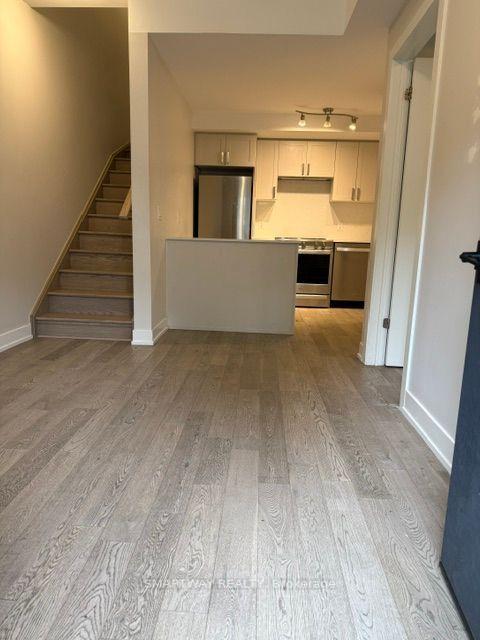 Photo 3 of Unit 122, 1070 Douglas McCurdy Common, Mississauga, Port Credit — HOMEH