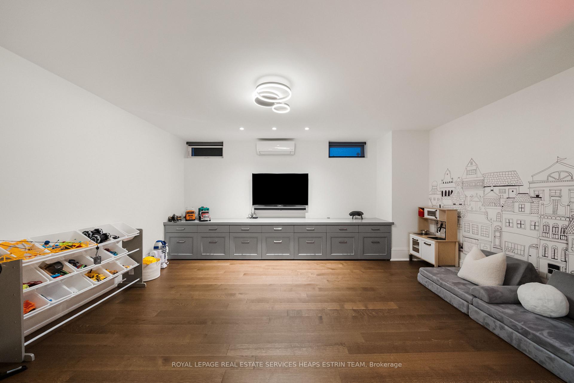 Photo 33 of 150 Douglas Drive, Toronto, Rosedale-Moore Park — HOMEH