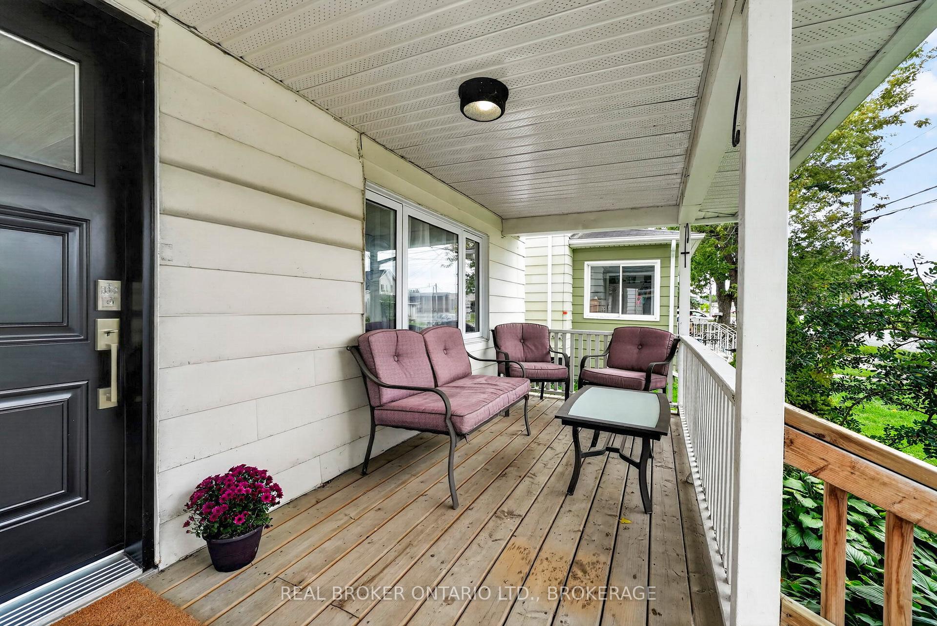 Photo 2 of 316 Fourth Street W, Cornwall, Cornwall — HOMEH
