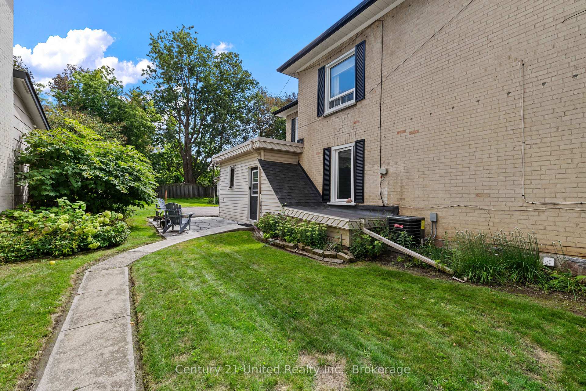 Photo 5 of 577 Homewood Avenue, Peterborough, Town Ward 3 — HOMEH