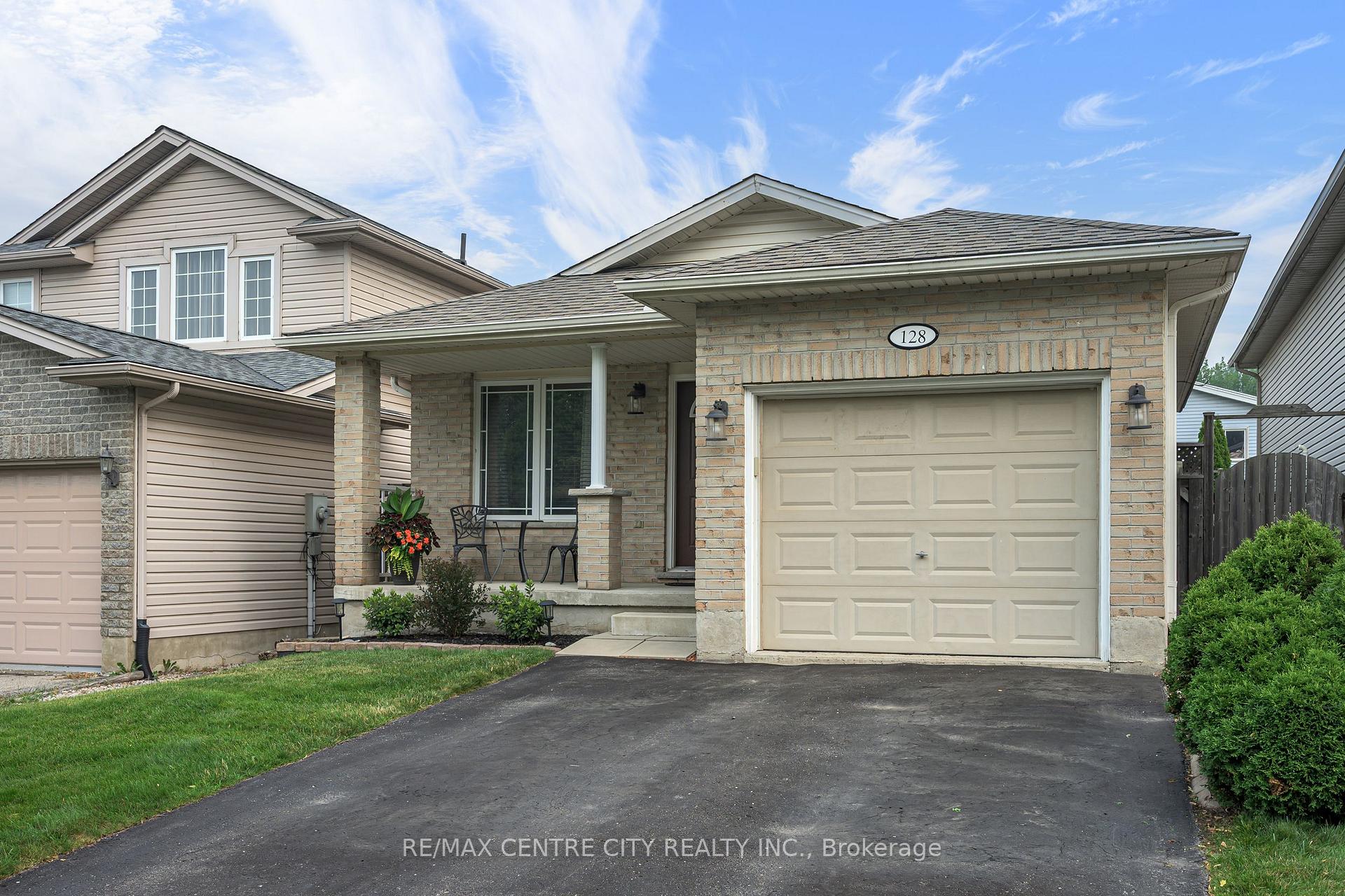 Photo 2 of 128 Crimson Crescent, London, East P — HOMEH
