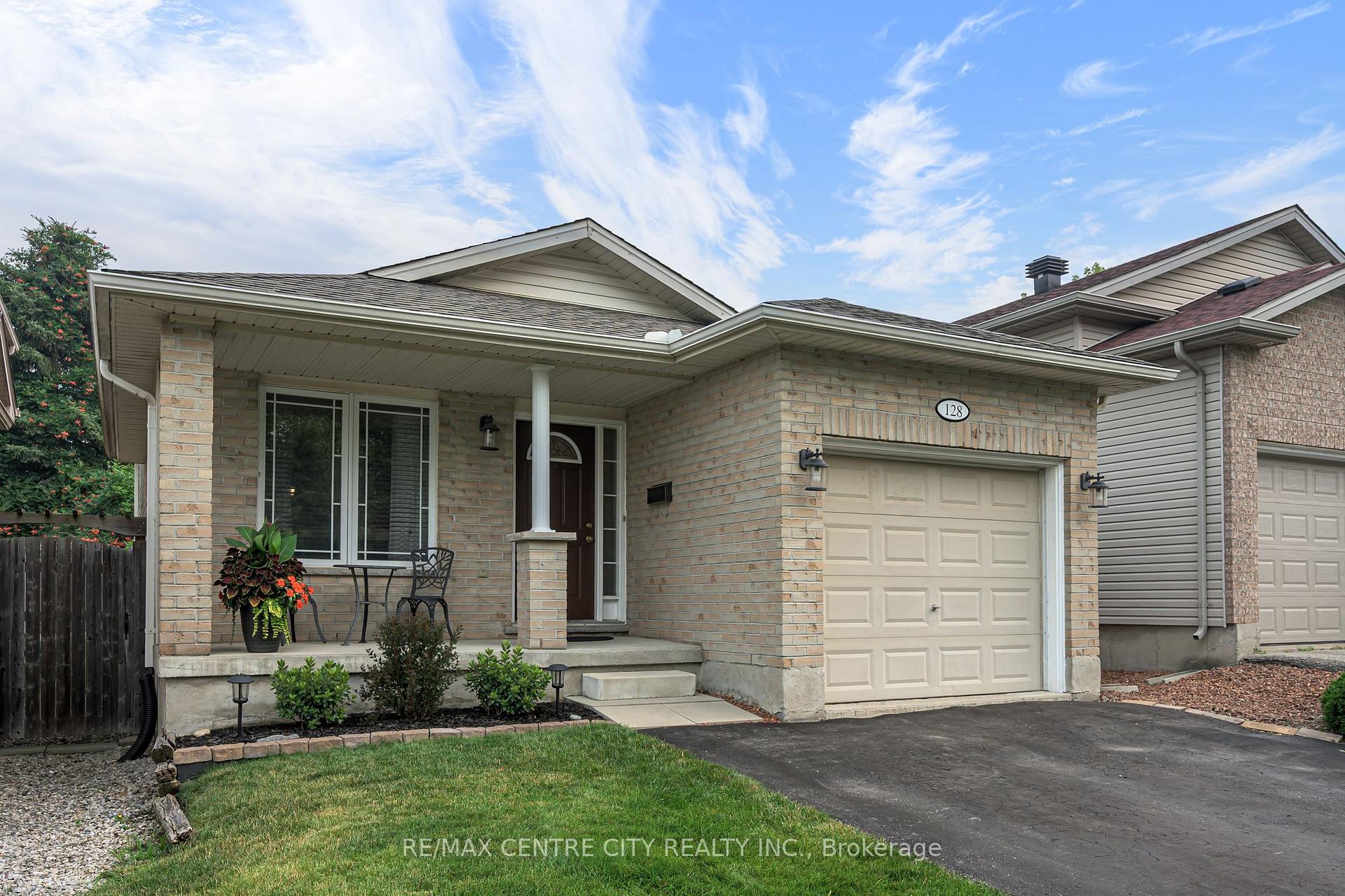 Photo 3 of 128 Crimson Crescent, London, East P — HOMEH