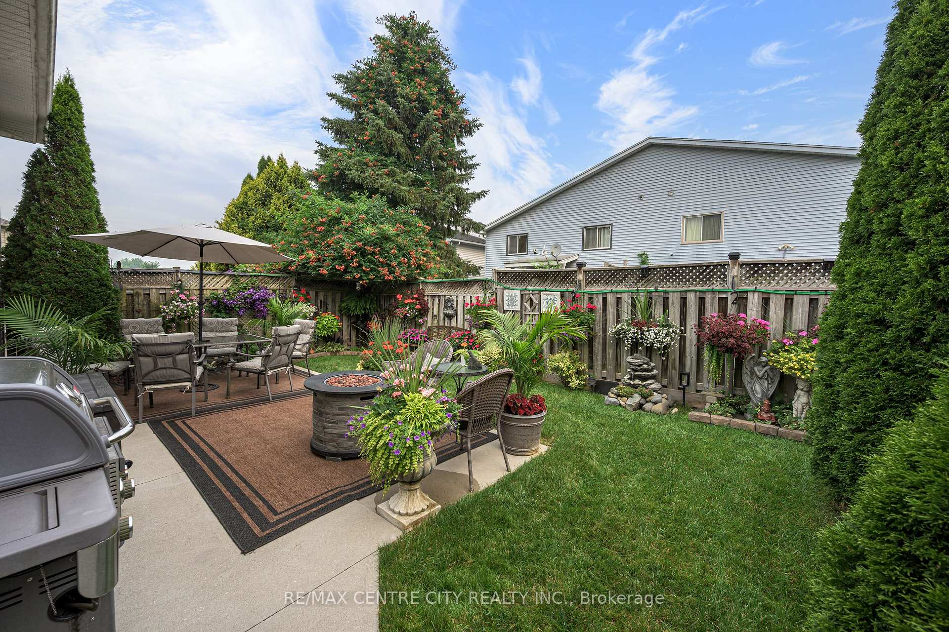 Photo 4 of 128 Crimson Crescent, London, East P — HOMEH
