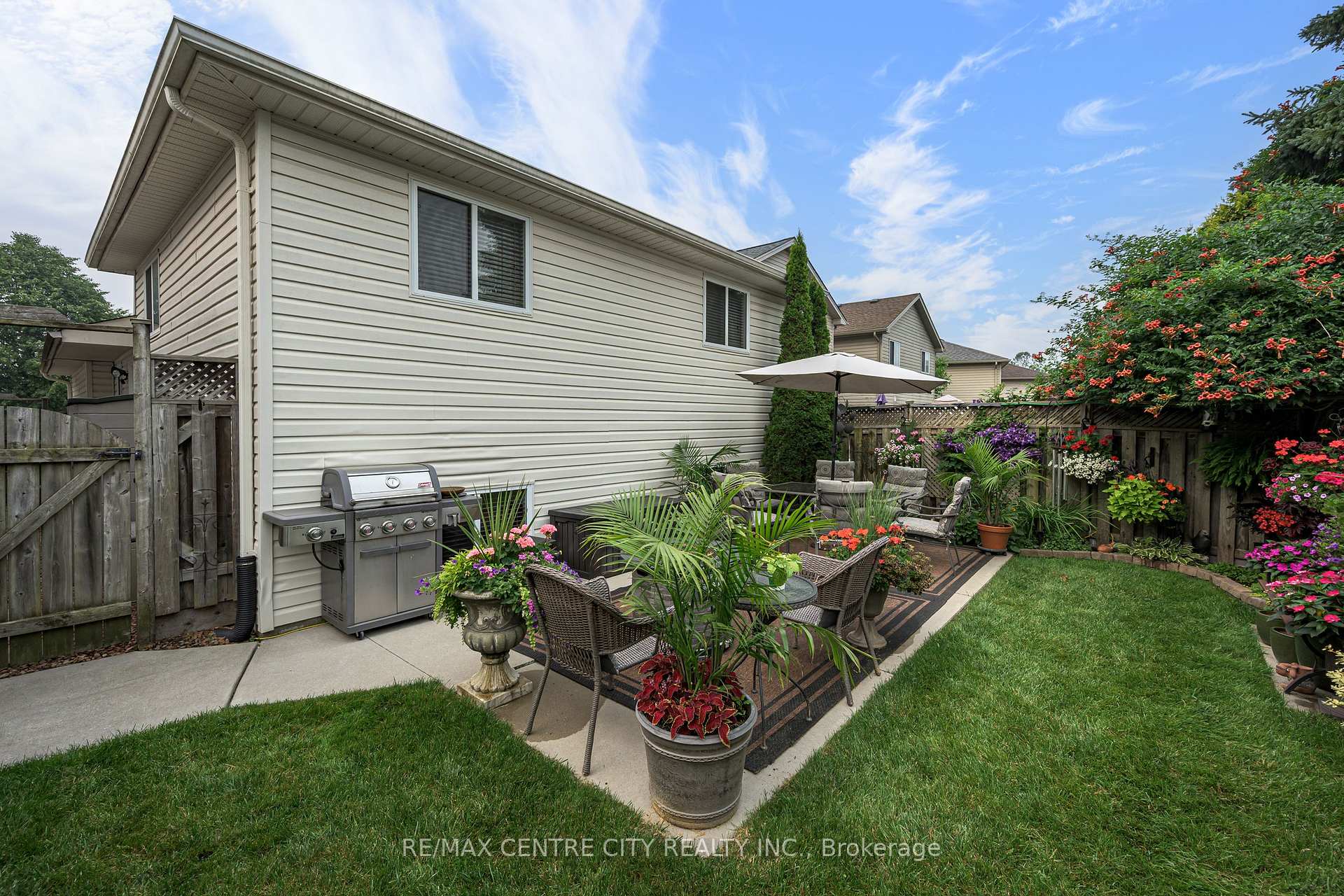 Photo 6 of 128 Crimson Crescent, London, East P — HOMEH
