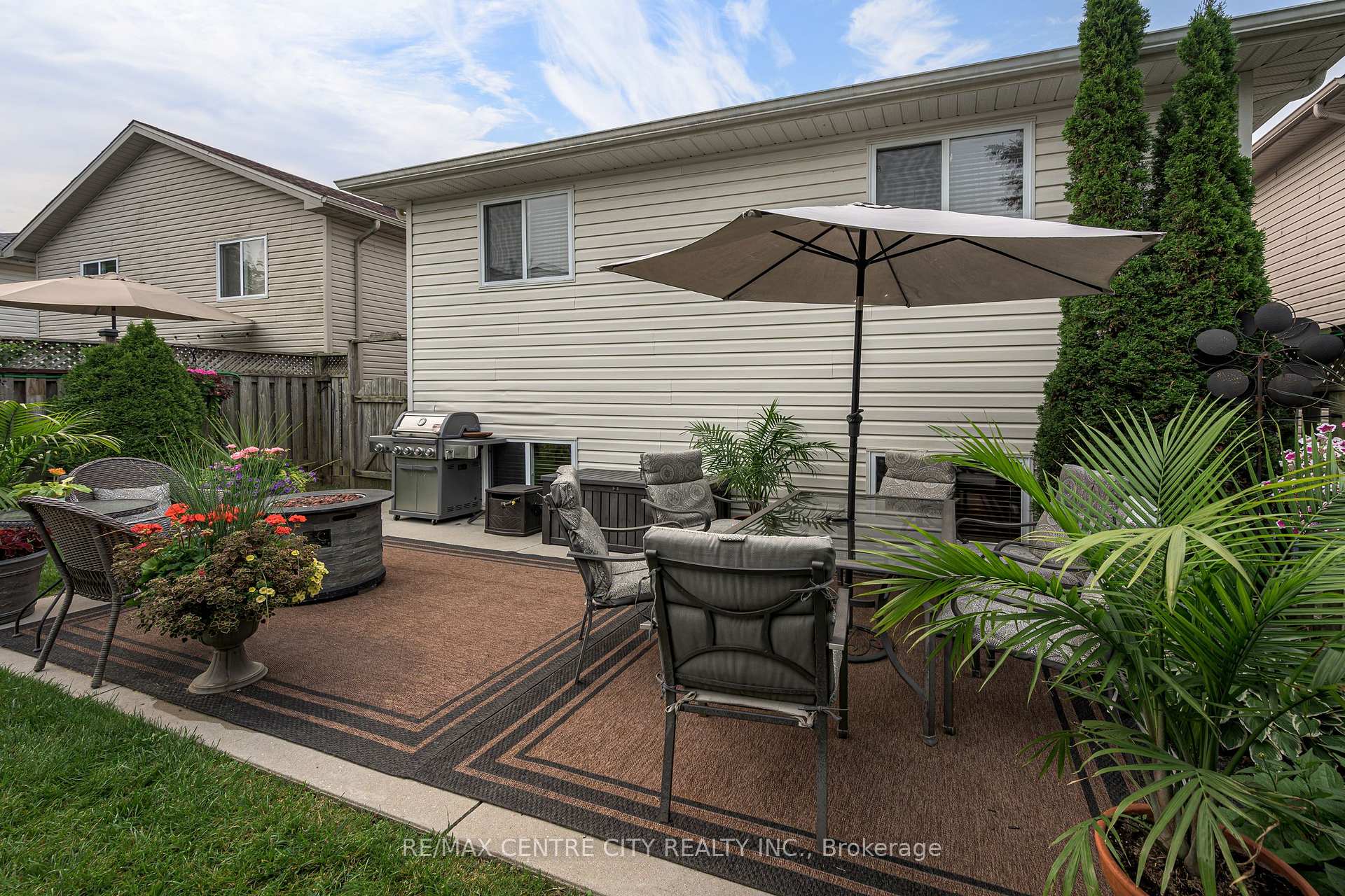 Photo 9 of 128 Crimson Crescent, London, East P — HOMEH