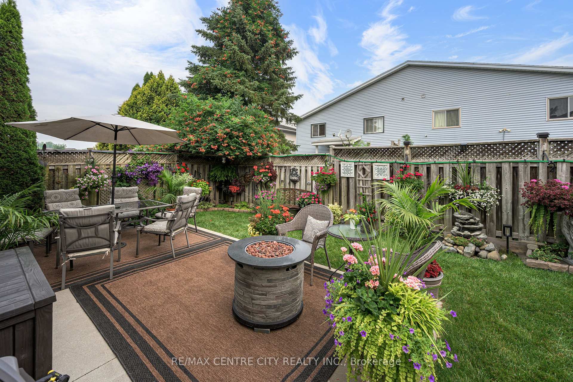 Photo 10 of 128 Crimson Crescent, London, East P — HOMEH