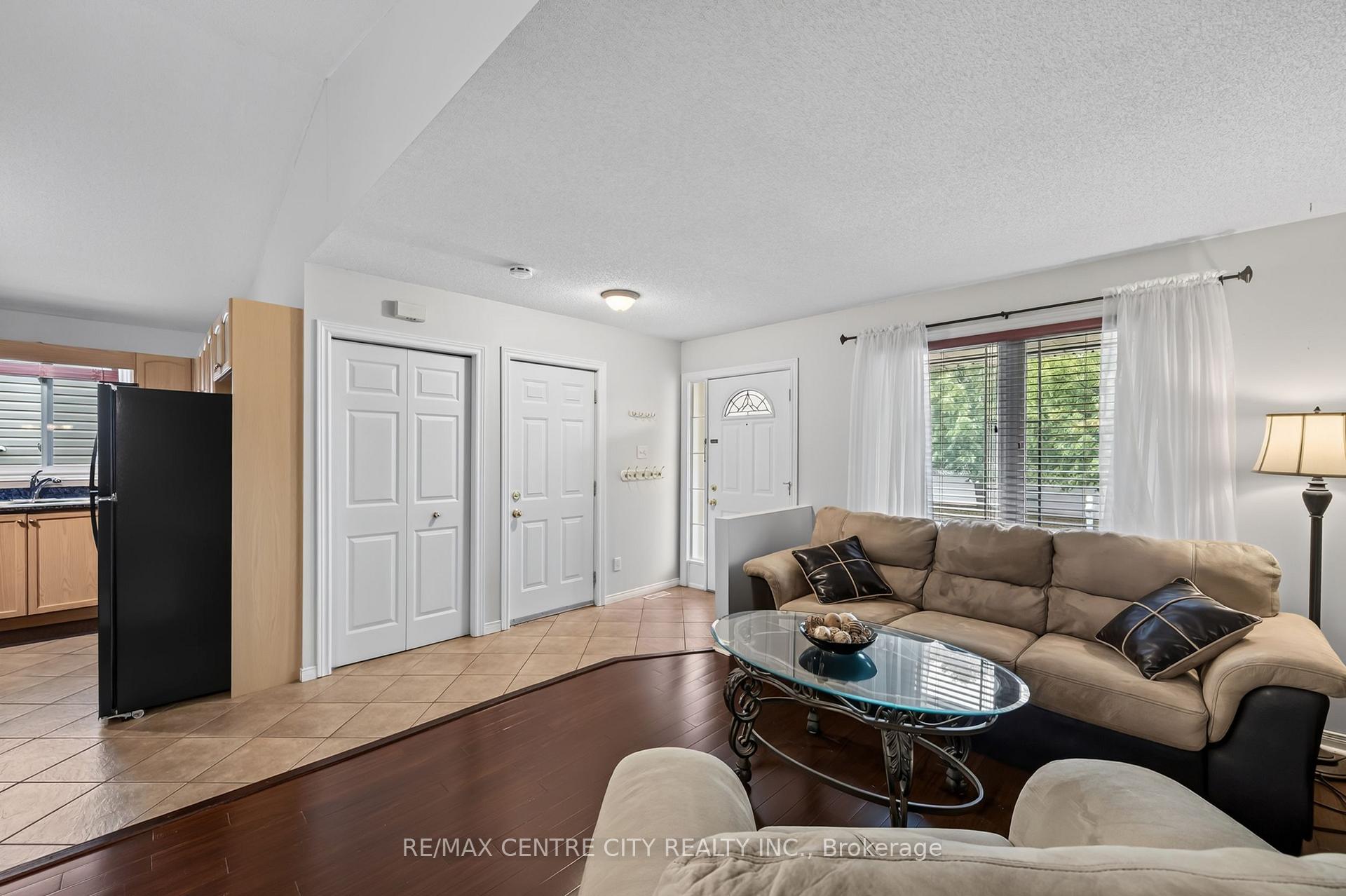 Photo 14 of 128 Crimson Crescent, London, East P — HOMEH