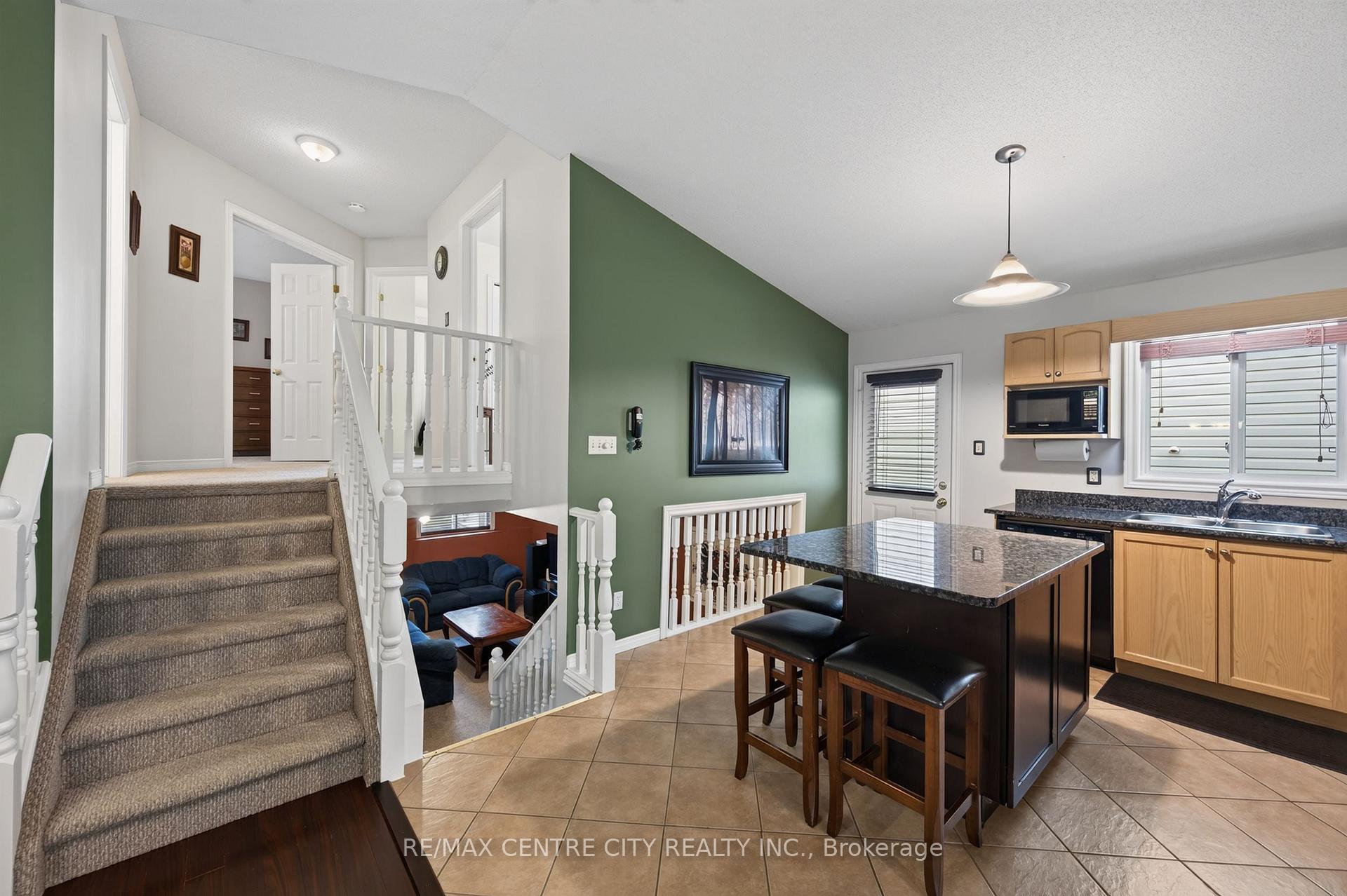 Photo 22 of 128 Crimson Crescent, London, East P — HOMEH