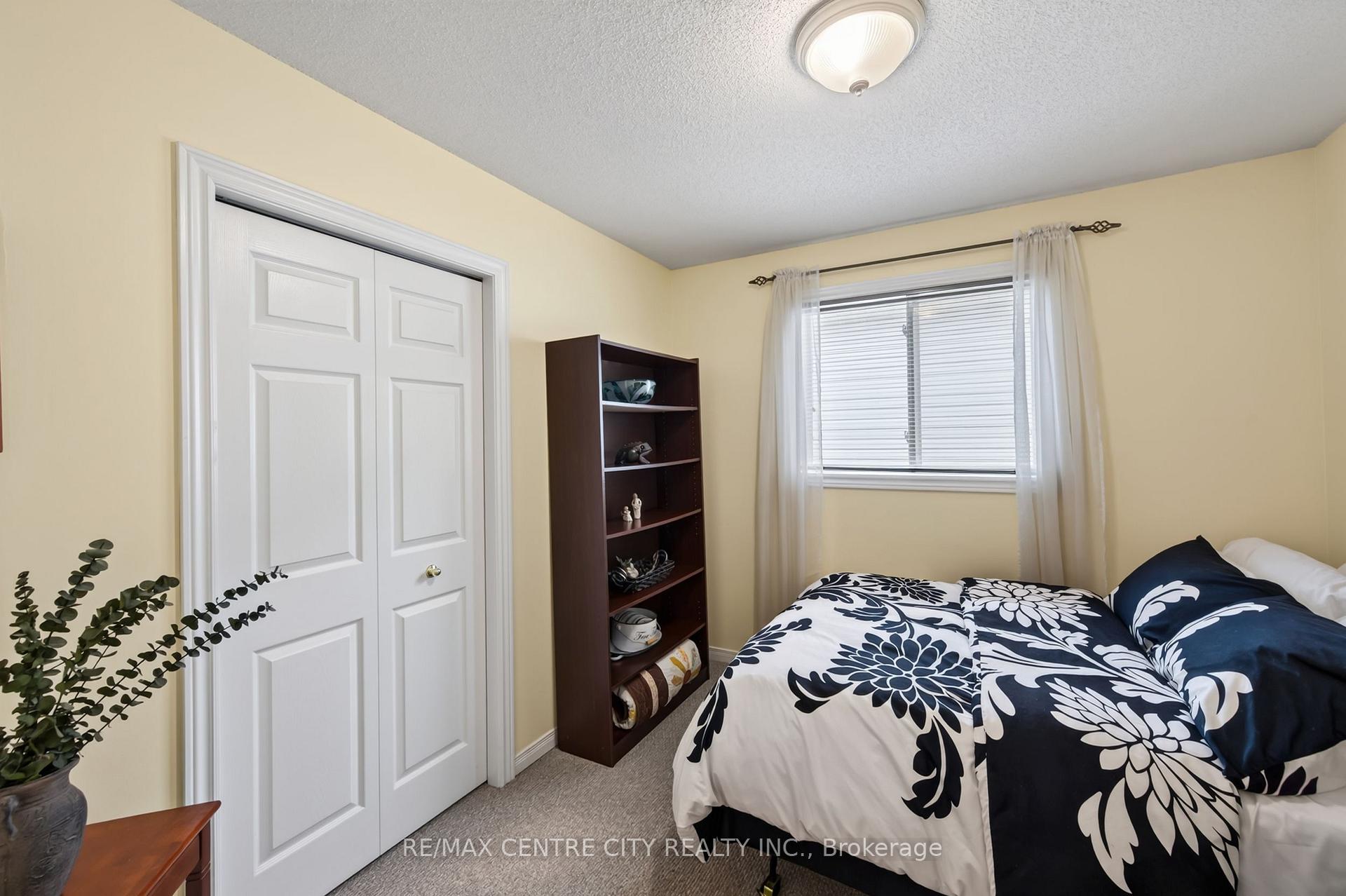 Photo 25 of 128 Crimson Crescent, London, East P — HOMEH