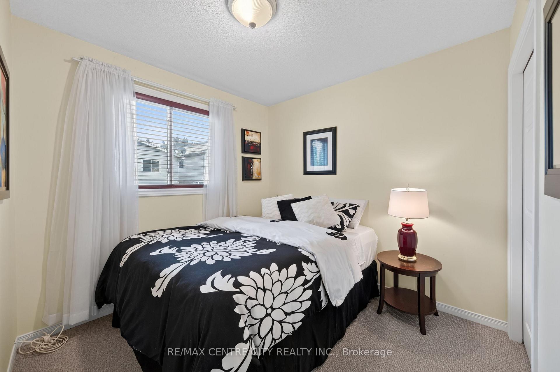 Photo 27 of 128 Crimson Crescent, London, East P — HOMEH