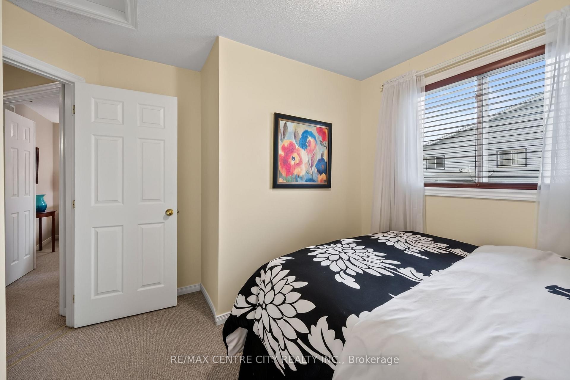 Photo 28 of 128 Crimson Crescent, London, East P — HOMEH