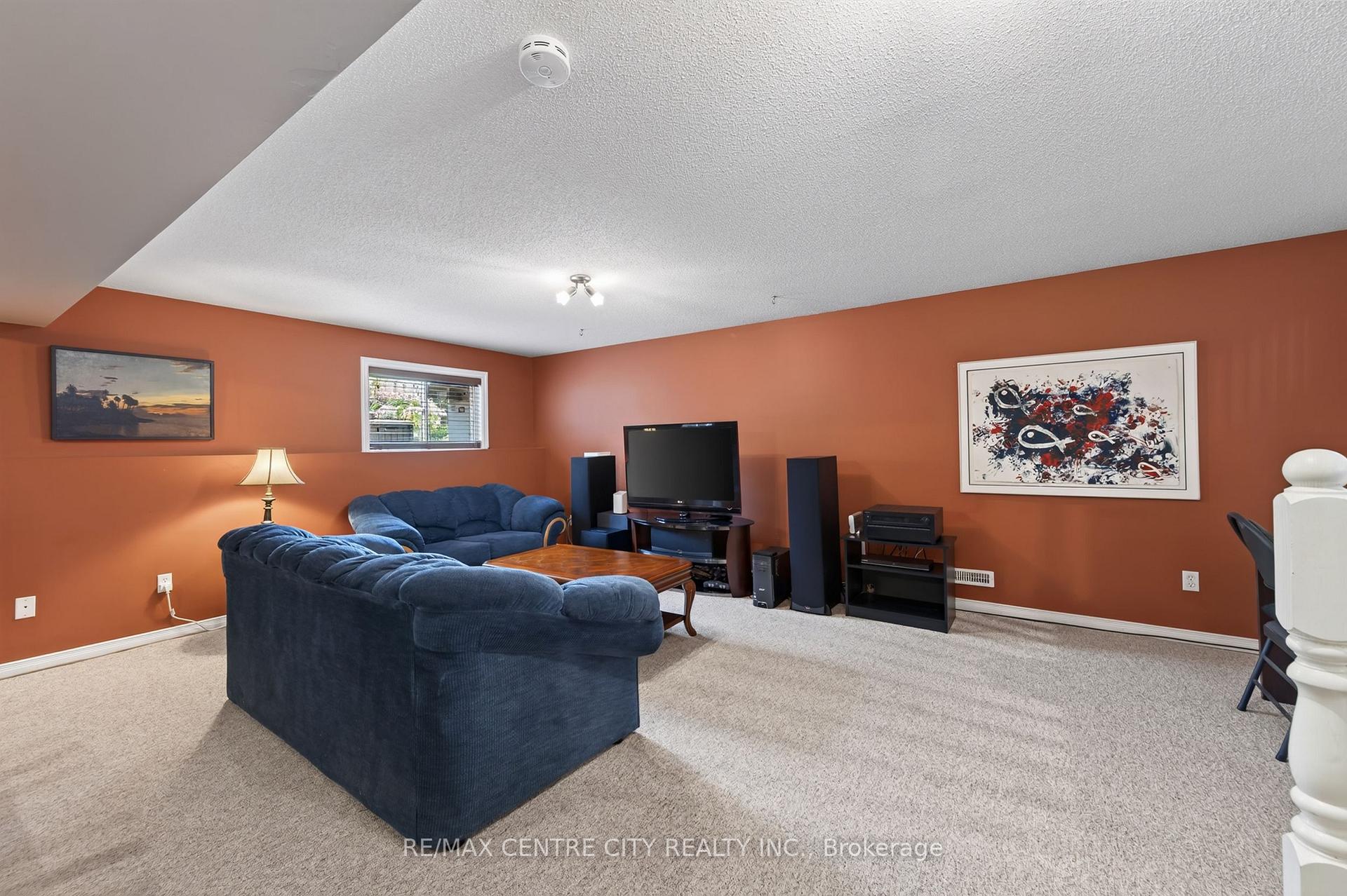 Photo 31 of 128 Crimson Crescent, London, East P — HOMEH