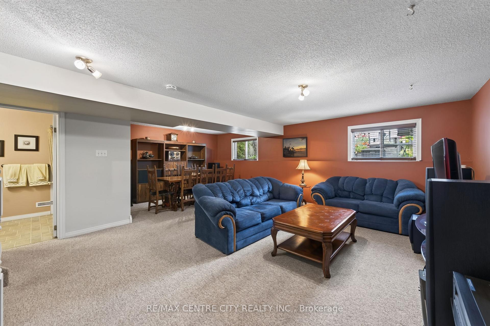Photo 33 of 128 Crimson Crescent, London, East P — HOMEH