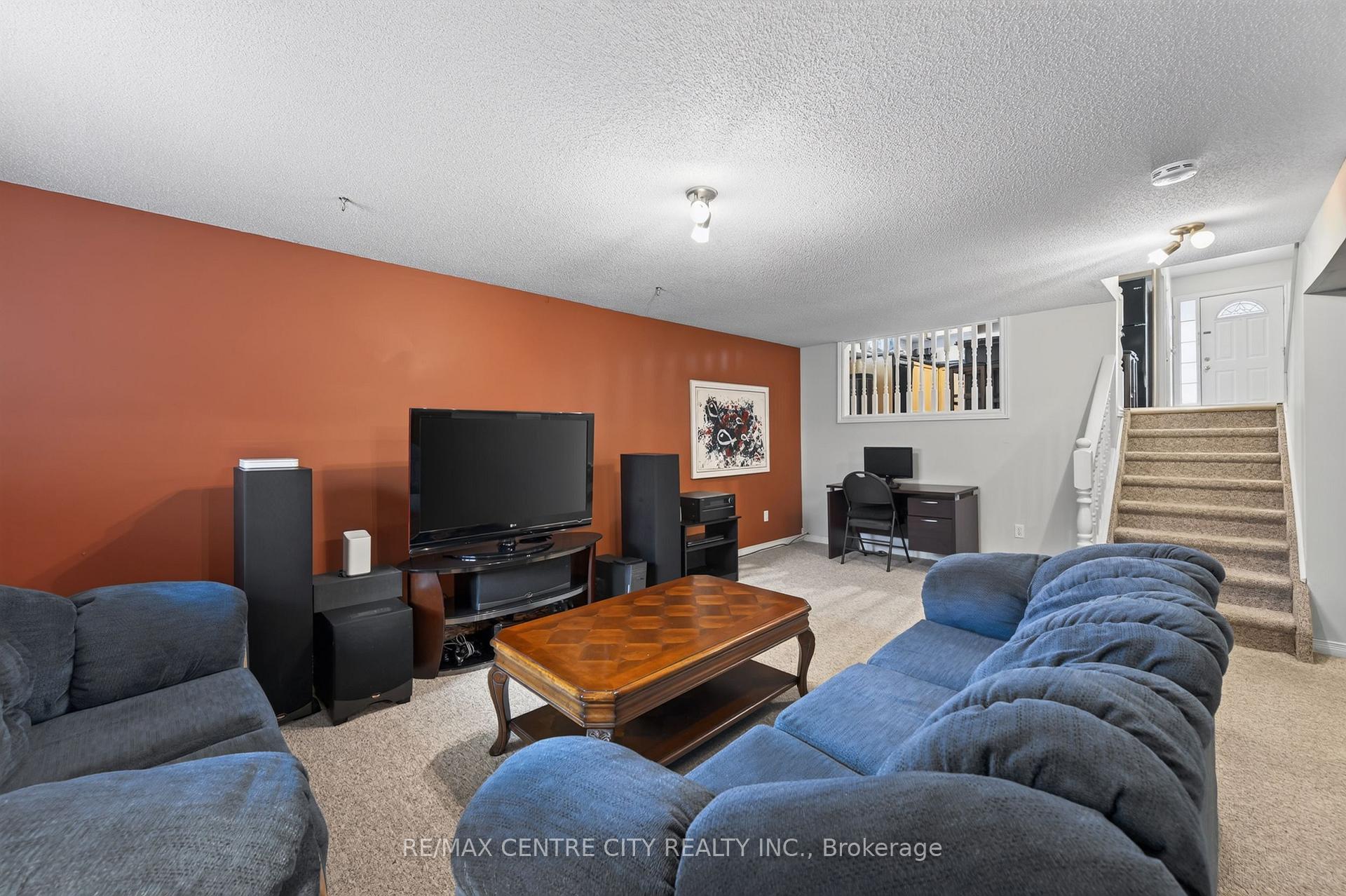 Photo 35 of 128 Crimson Crescent, London, East P — HOMEH