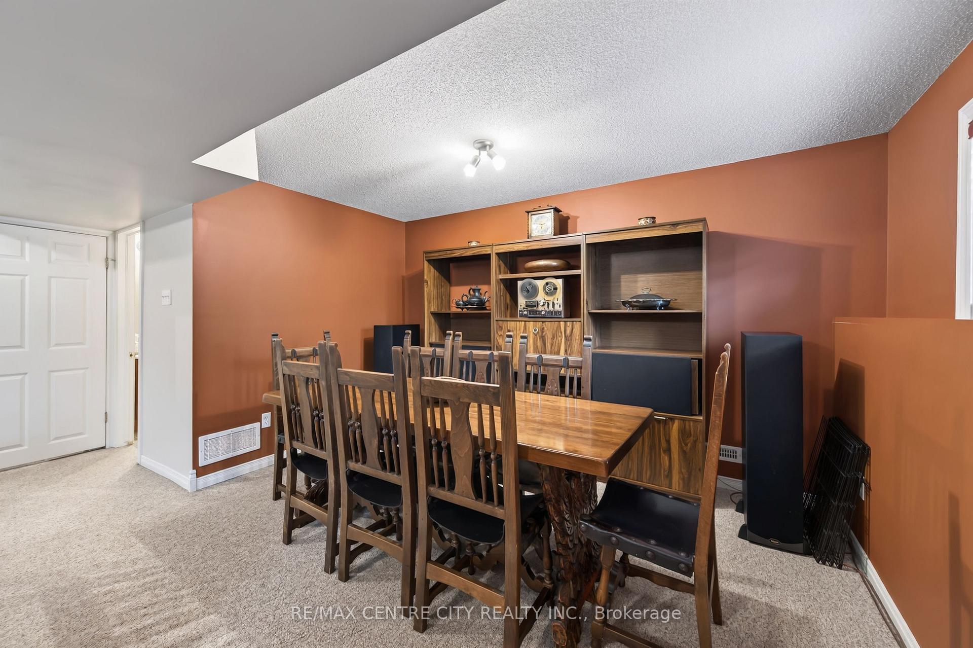 Photo 36 of 128 Crimson Crescent, London, East P — HOMEH