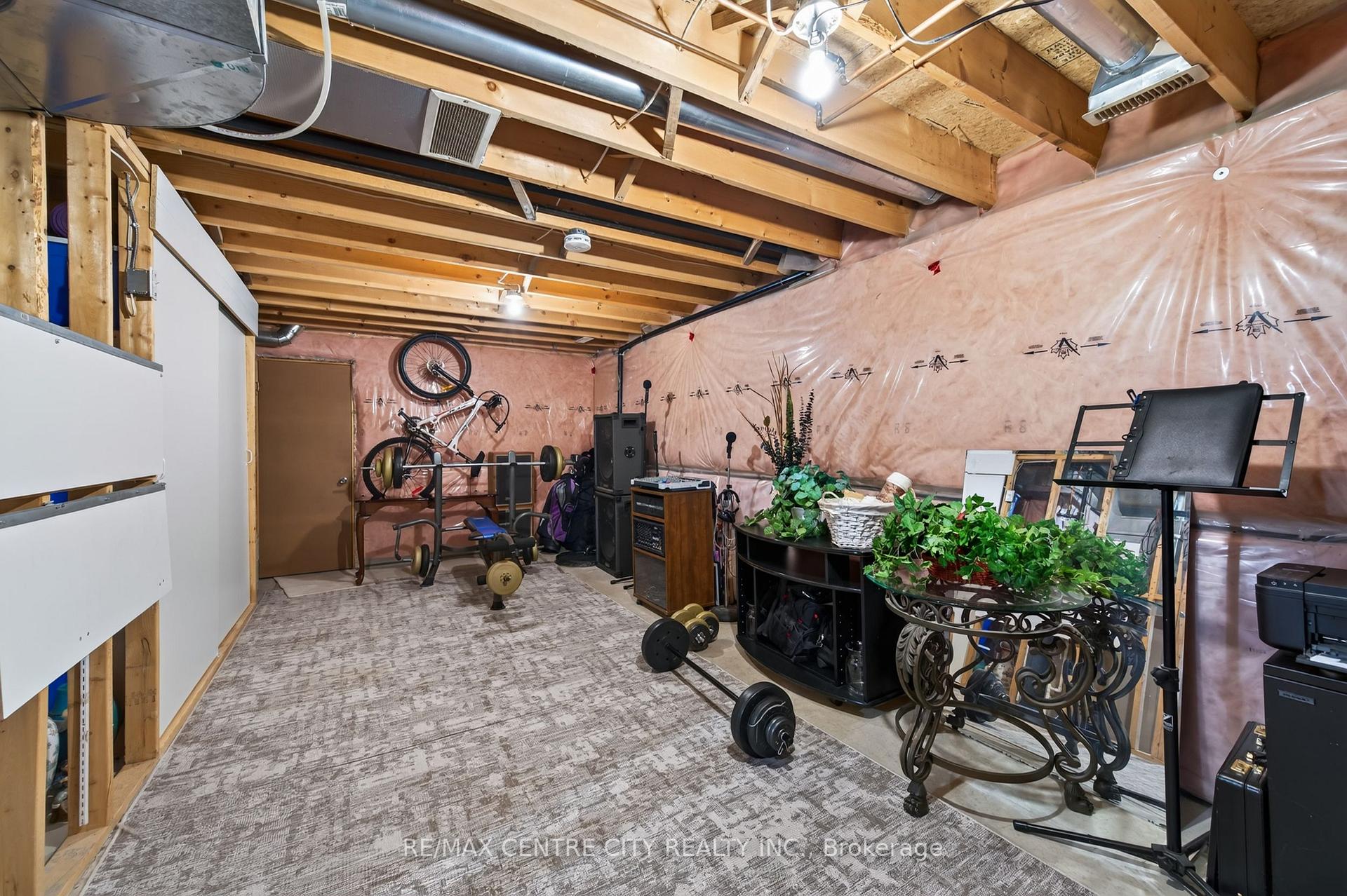 Photo 39 of 128 Crimson Crescent, London, East P — HOMEH
