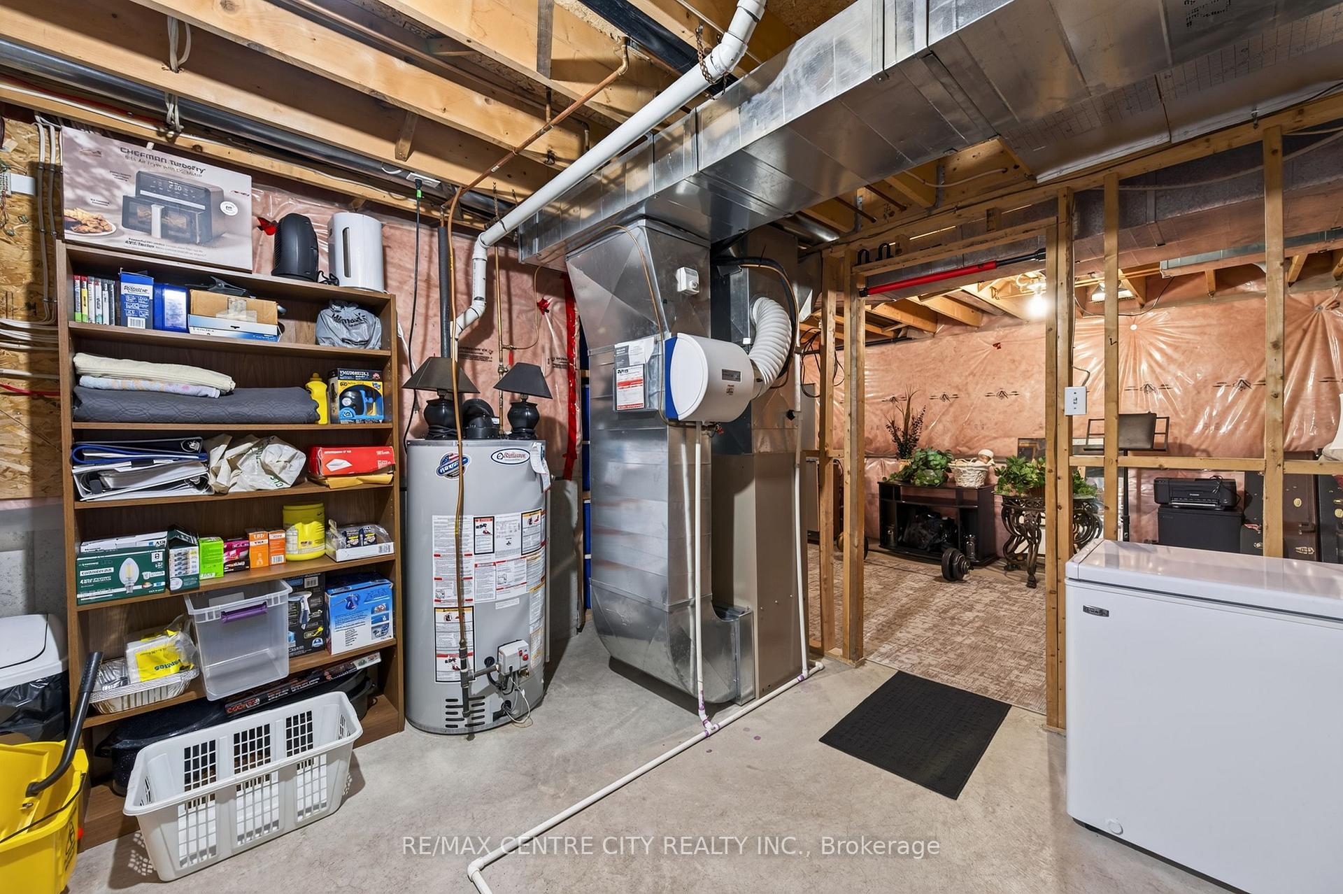 Photo 42 of 128 Crimson Crescent, London, East P — HOMEH