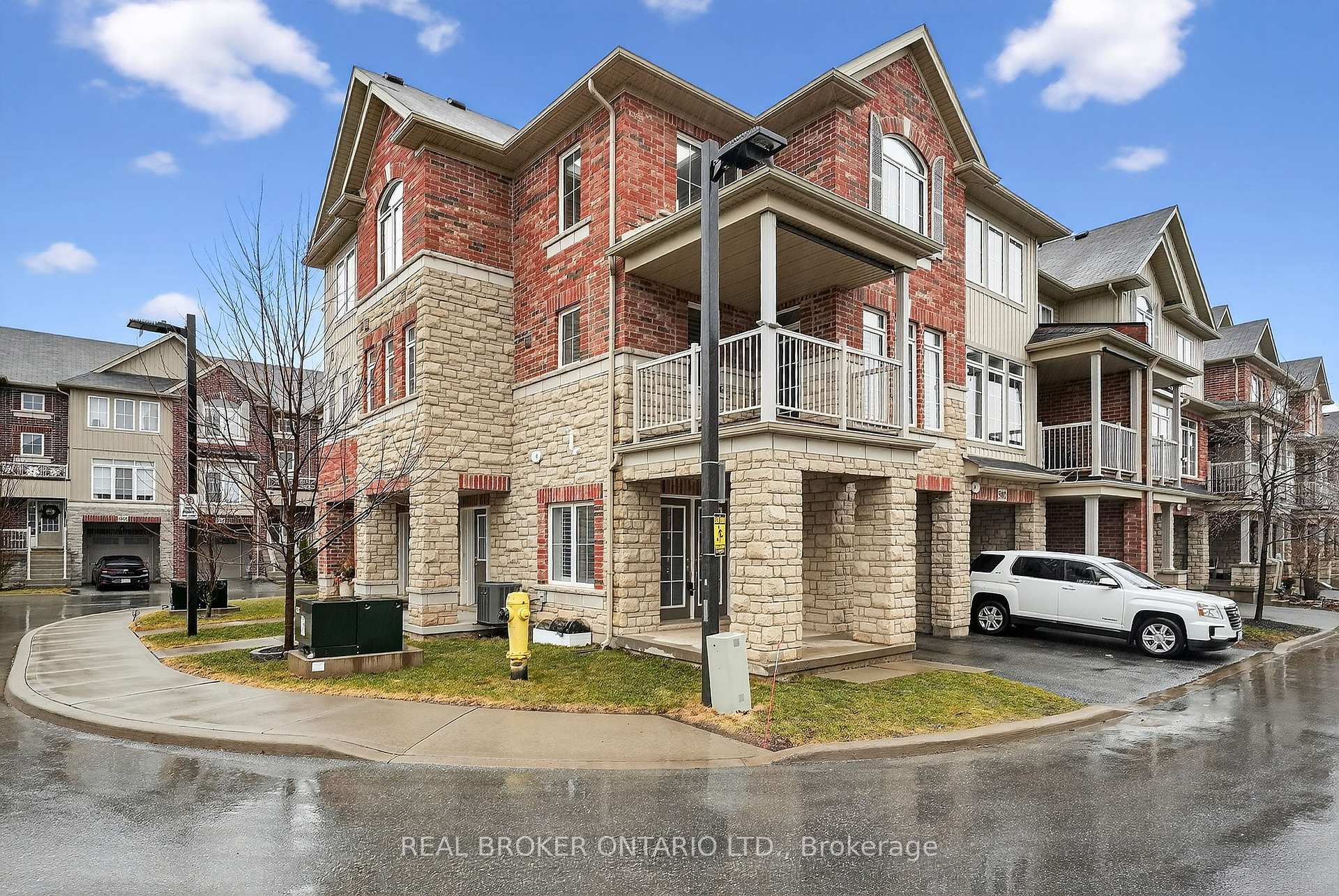 Photo 2 of 5000 Desantis Drive, Lincoln, Beamsville — HOMEH