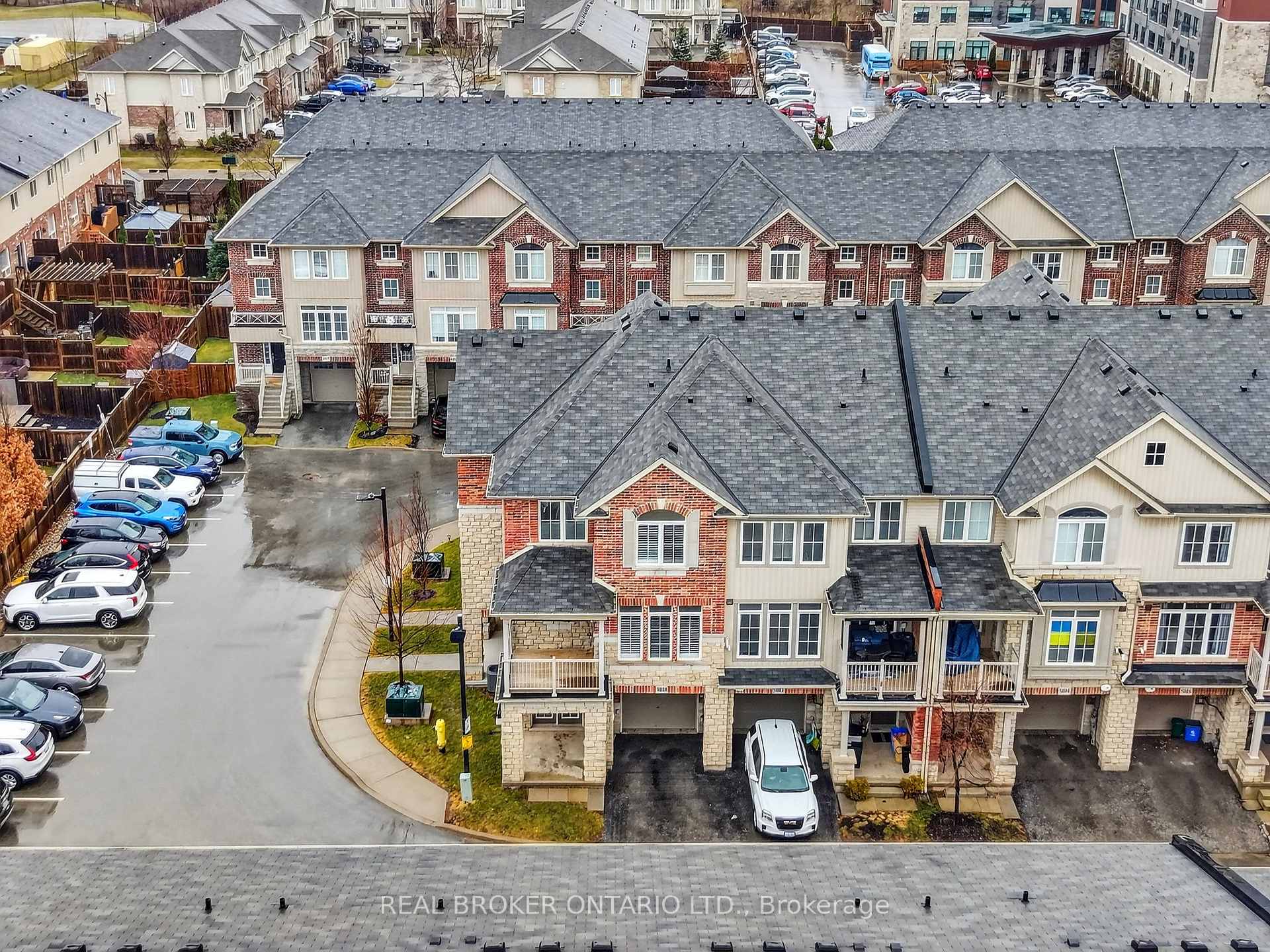 Photo 3 of 5000 Desantis Drive, Lincoln, Beamsville — HOMEH