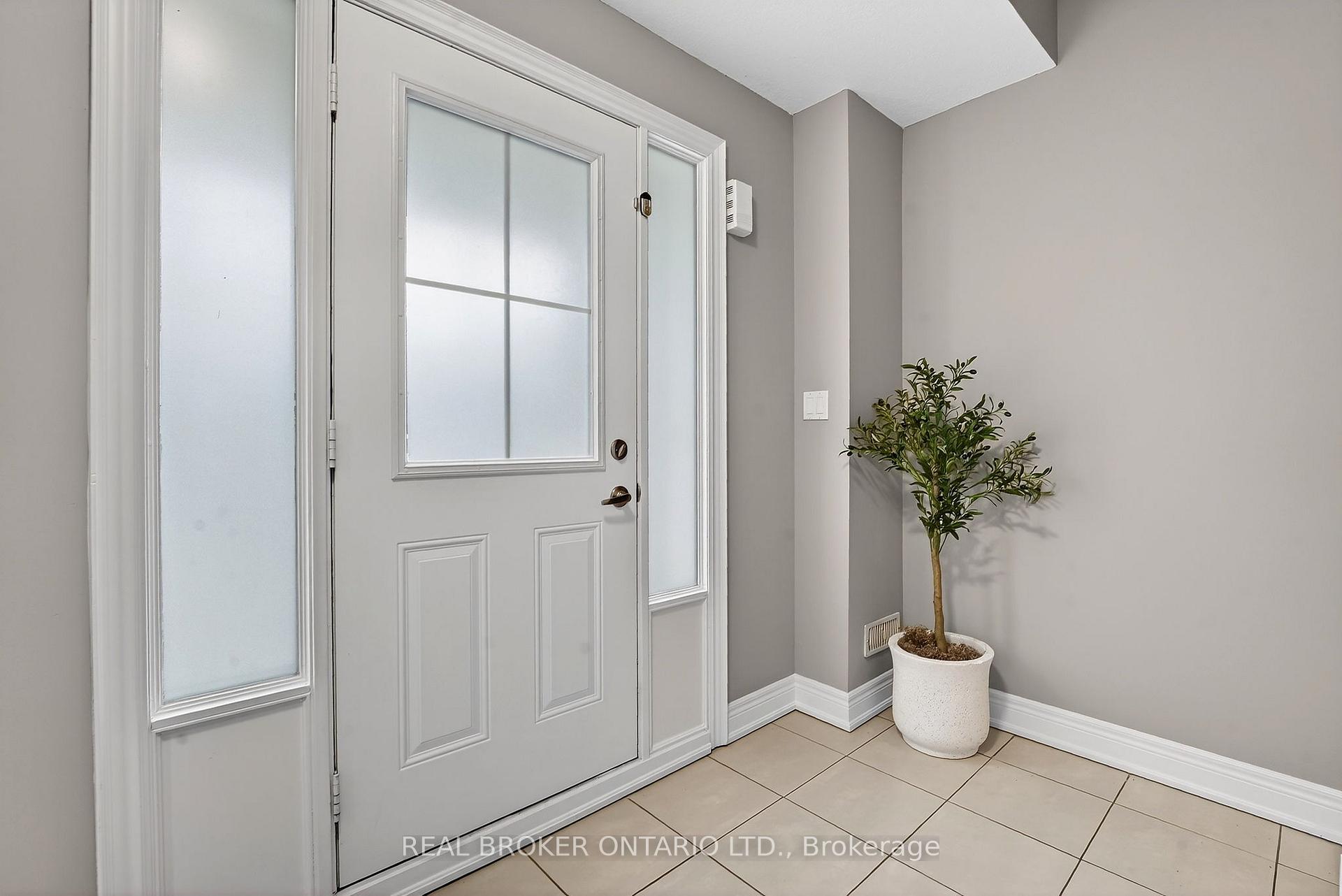 Photo 4 of 5000 Desantis Drive, Lincoln, Beamsville — HOMEH