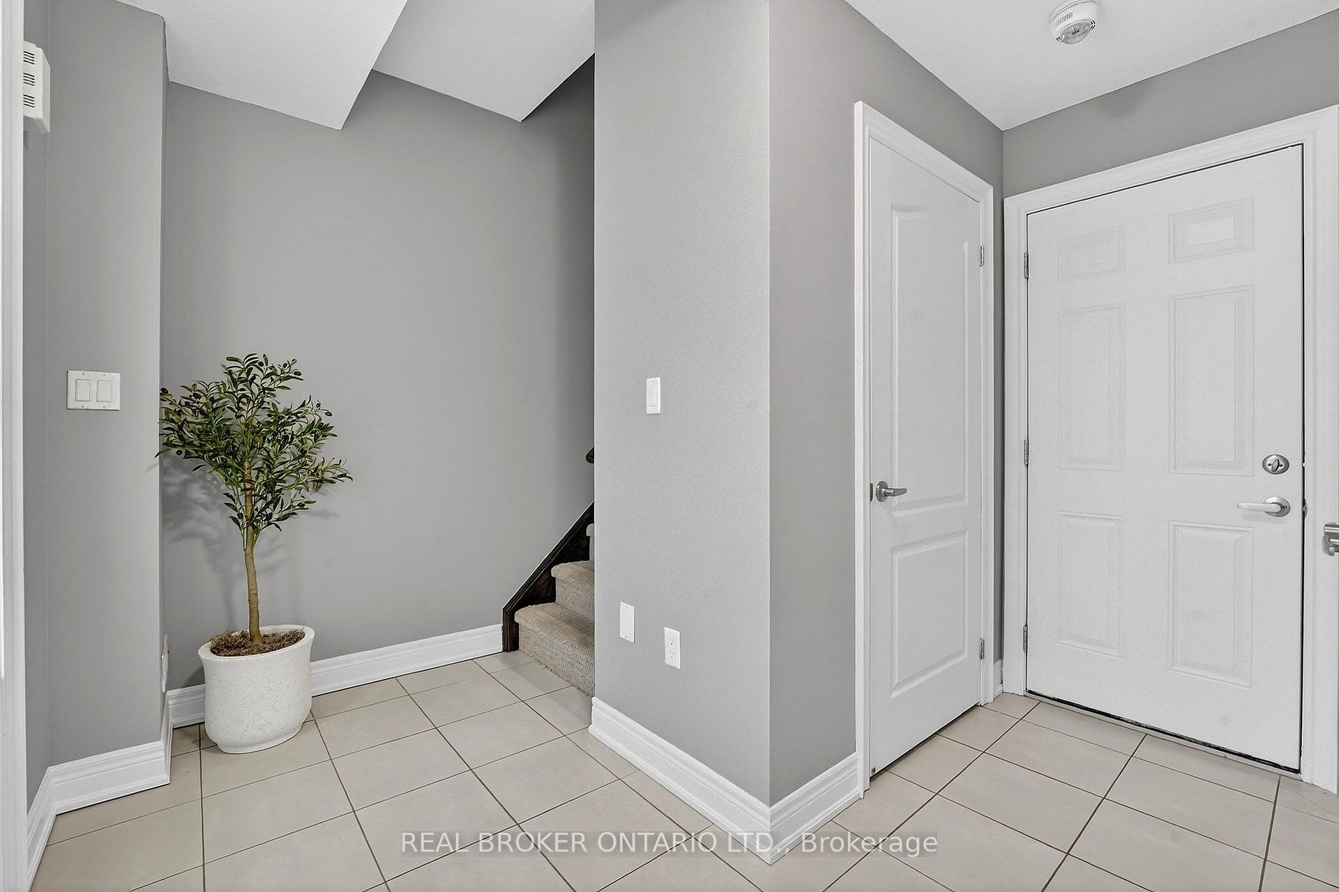 Photo 5 of 5000 Desantis Drive, Lincoln, Beamsville — HOMEH