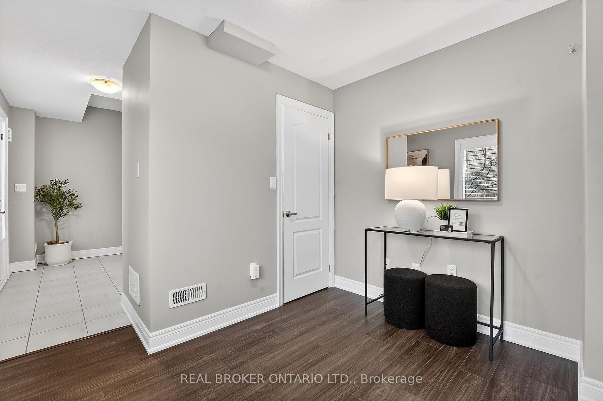 Photo 6 of 5000 Desantis Drive, Lincoln, Beamsville — HOMEH