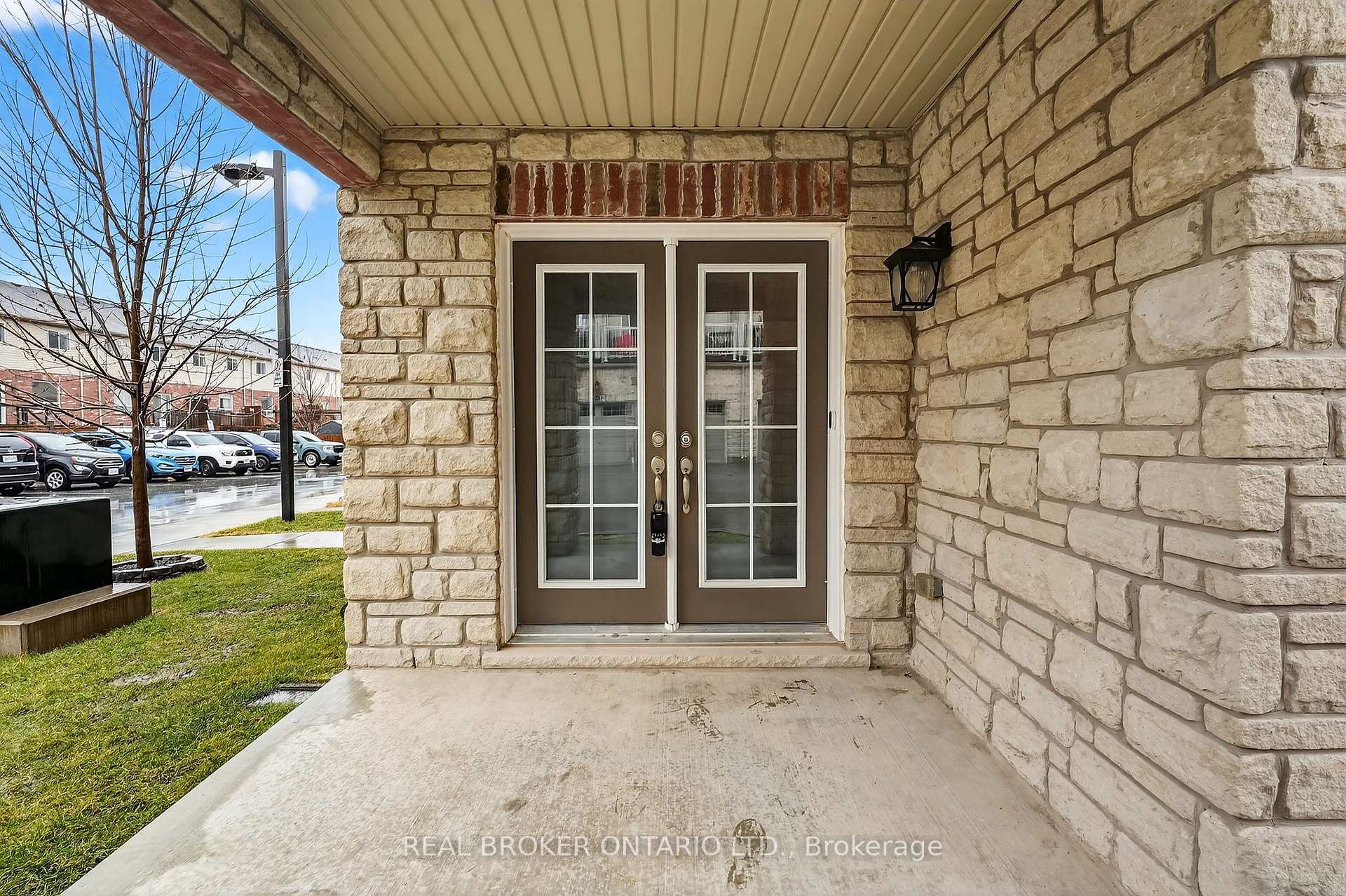 Photo 8 of 5000 Desantis Drive, Lincoln, Beamsville — HOMEH