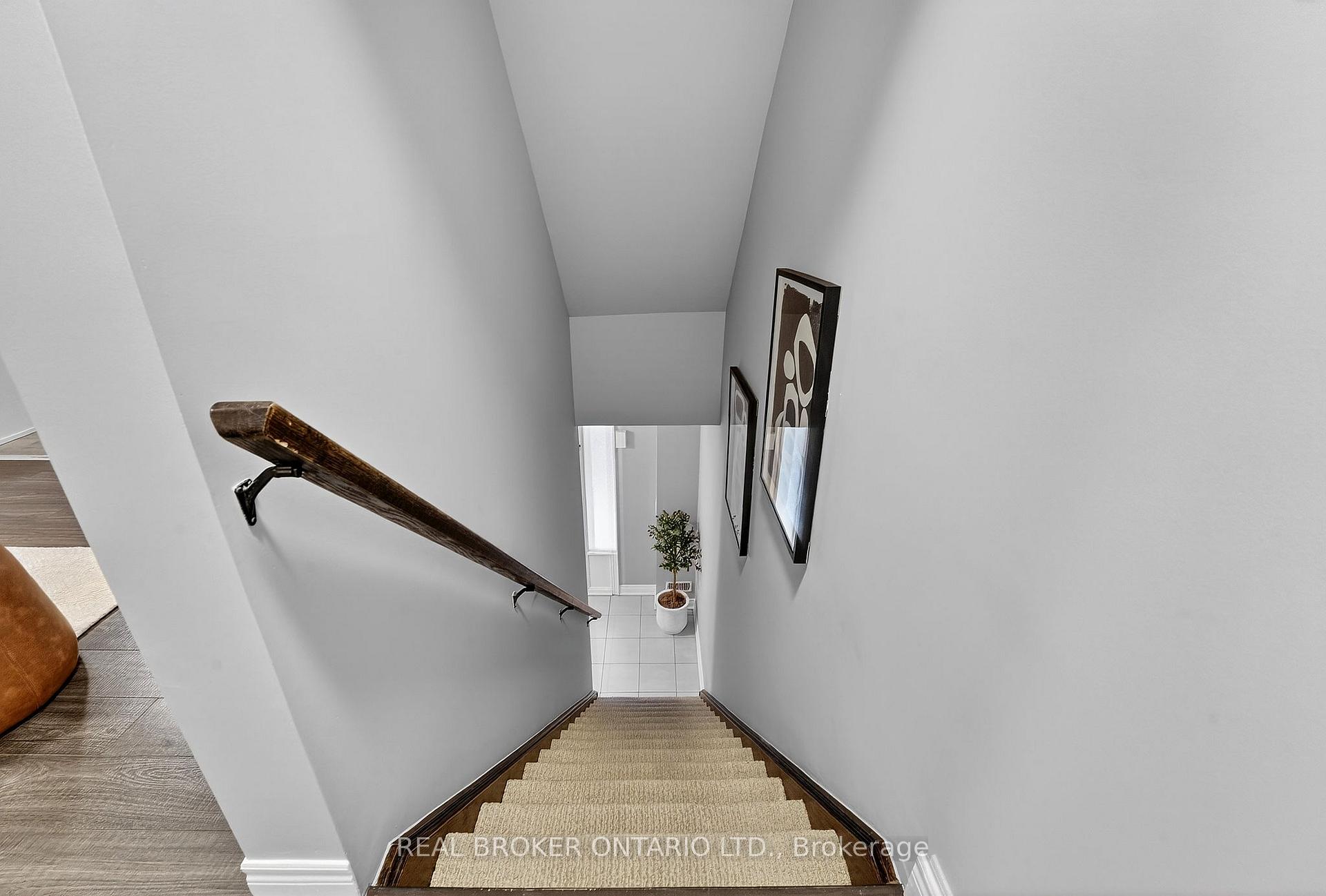 Photo 9 of 5000 Desantis Drive, Lincoln, Beamsville — HOMEH