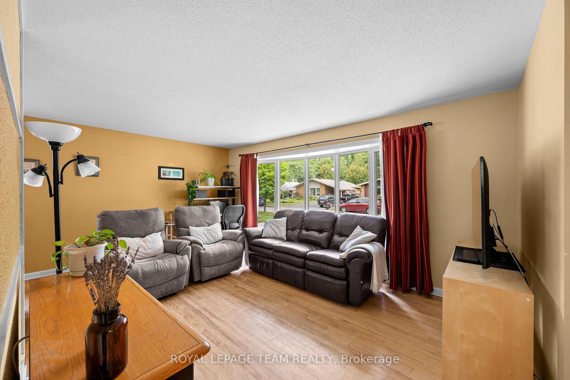 Photo 4 of 1130 Parkway Drive, Ottawa, Parkway Park — HOMEH