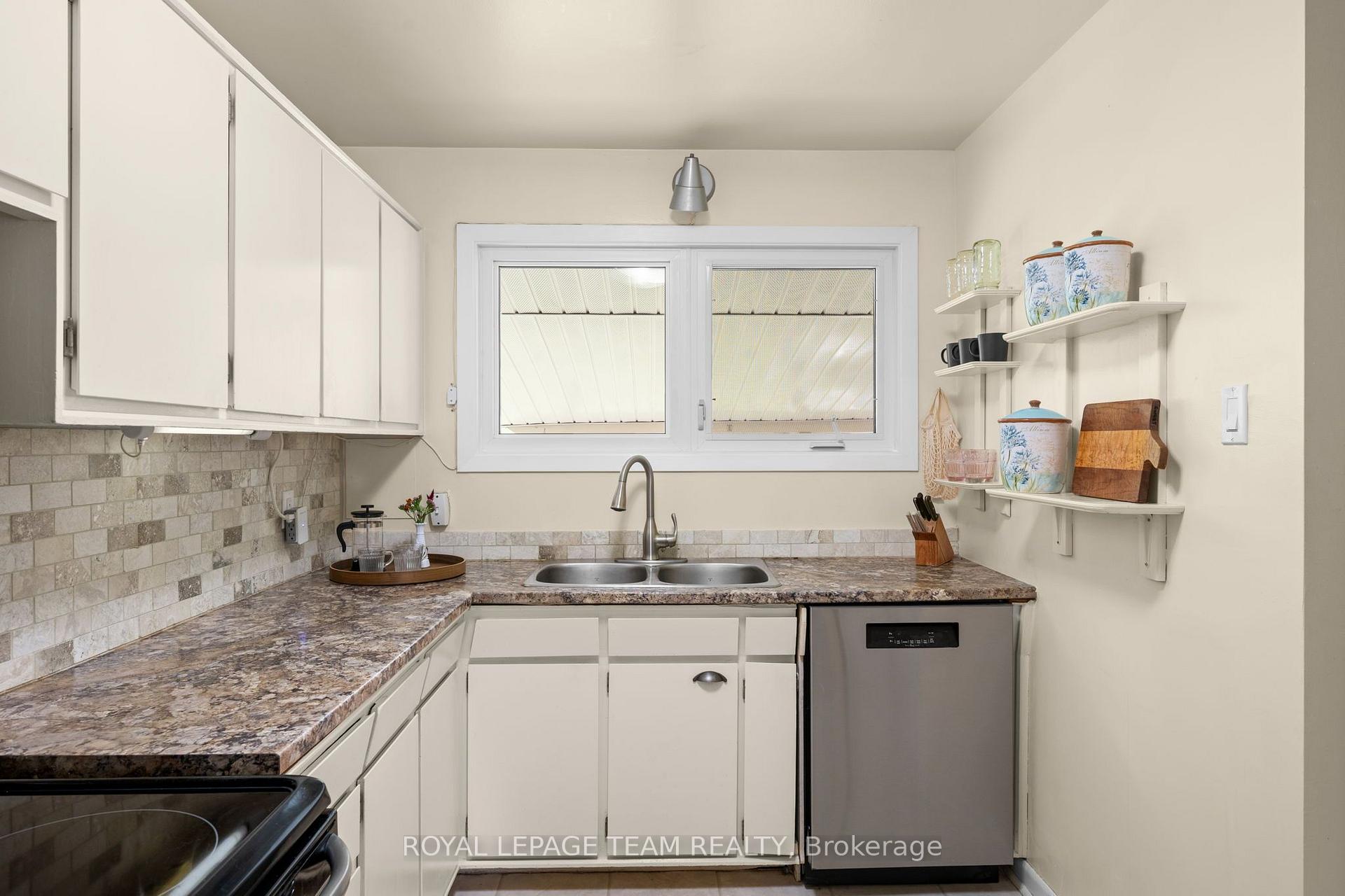 Photo 8 of 1130 Parkway Drive, Ottawa, Parkway Park — HOMEH