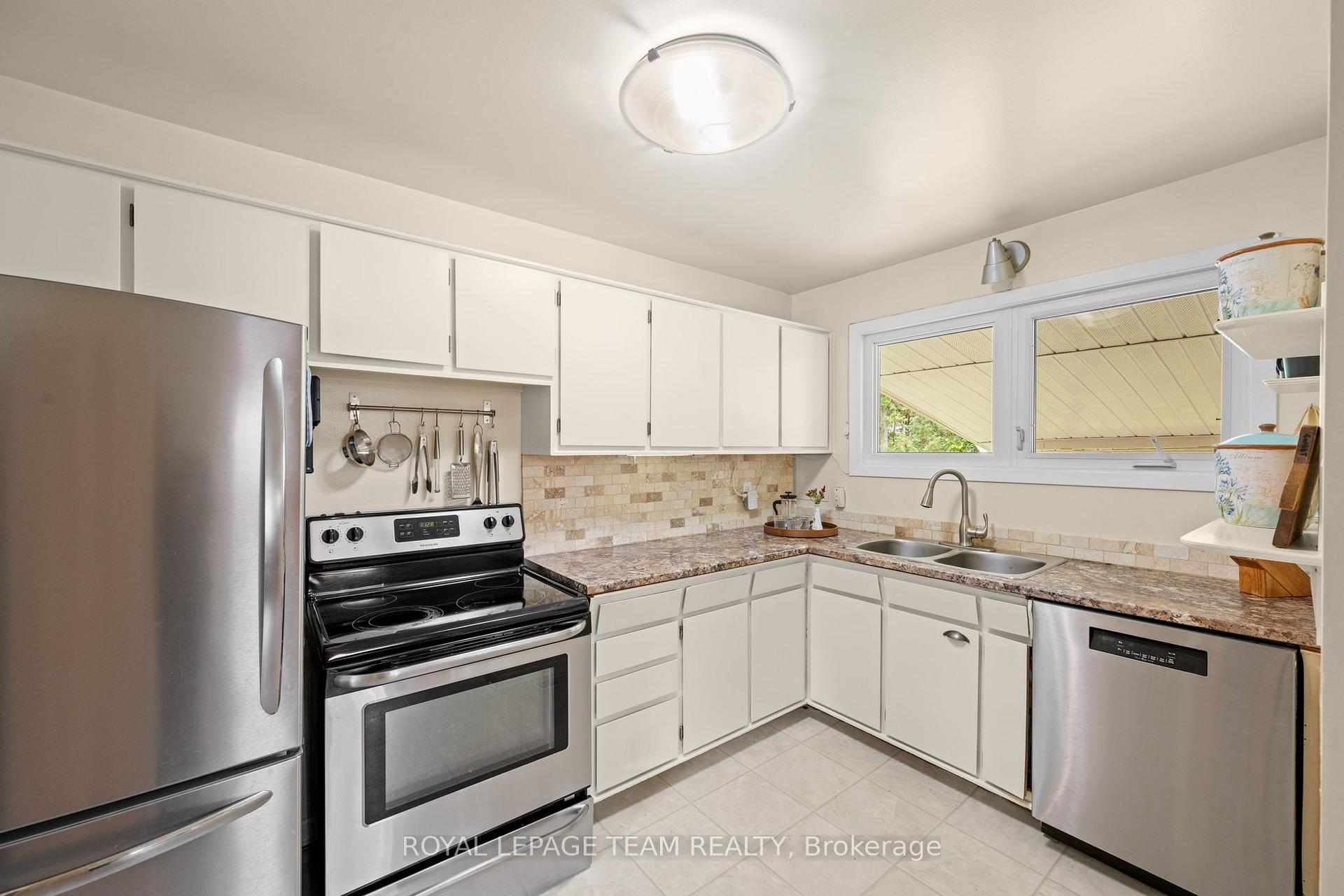 Photo 9 of 1130 Parkway Drive, Ottawa, Parkway Park — HOMEH