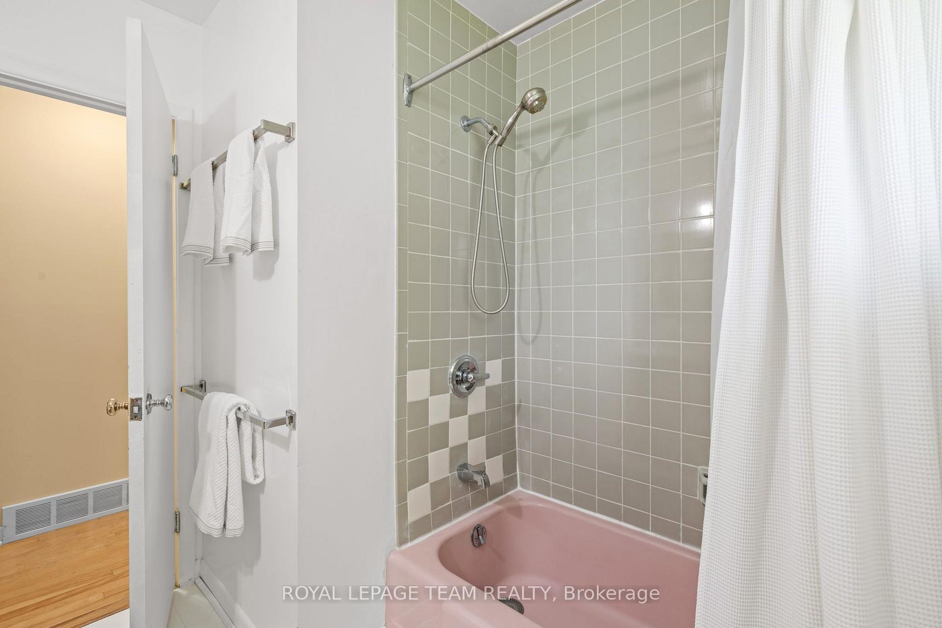 Photo 13 of 1130 Parkway Drive, Ottawa, Parkway Park — HOMEH