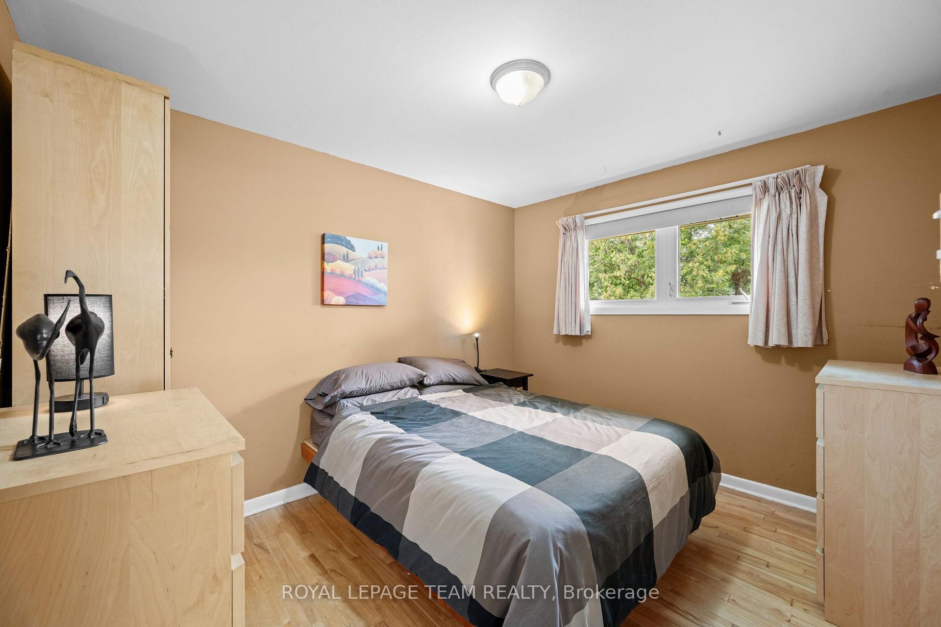 Photo 16 of 1130 Parkway Drive, Ottawa, Parkway Park — HOMEH
