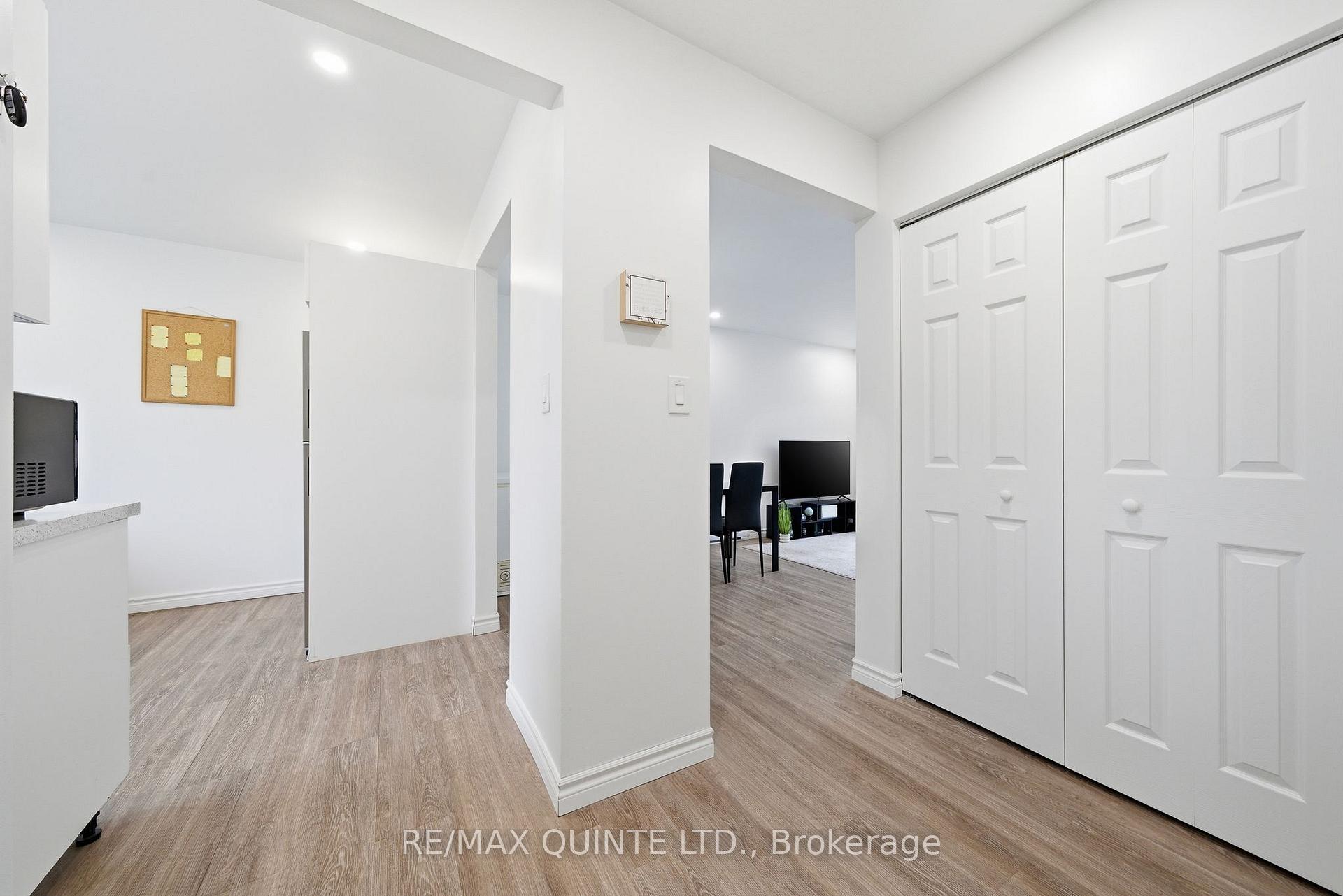 Photo 3 of Unit 2, 99 Dunnett Boulevard, Belleville, Belleville Ward — HOMEH