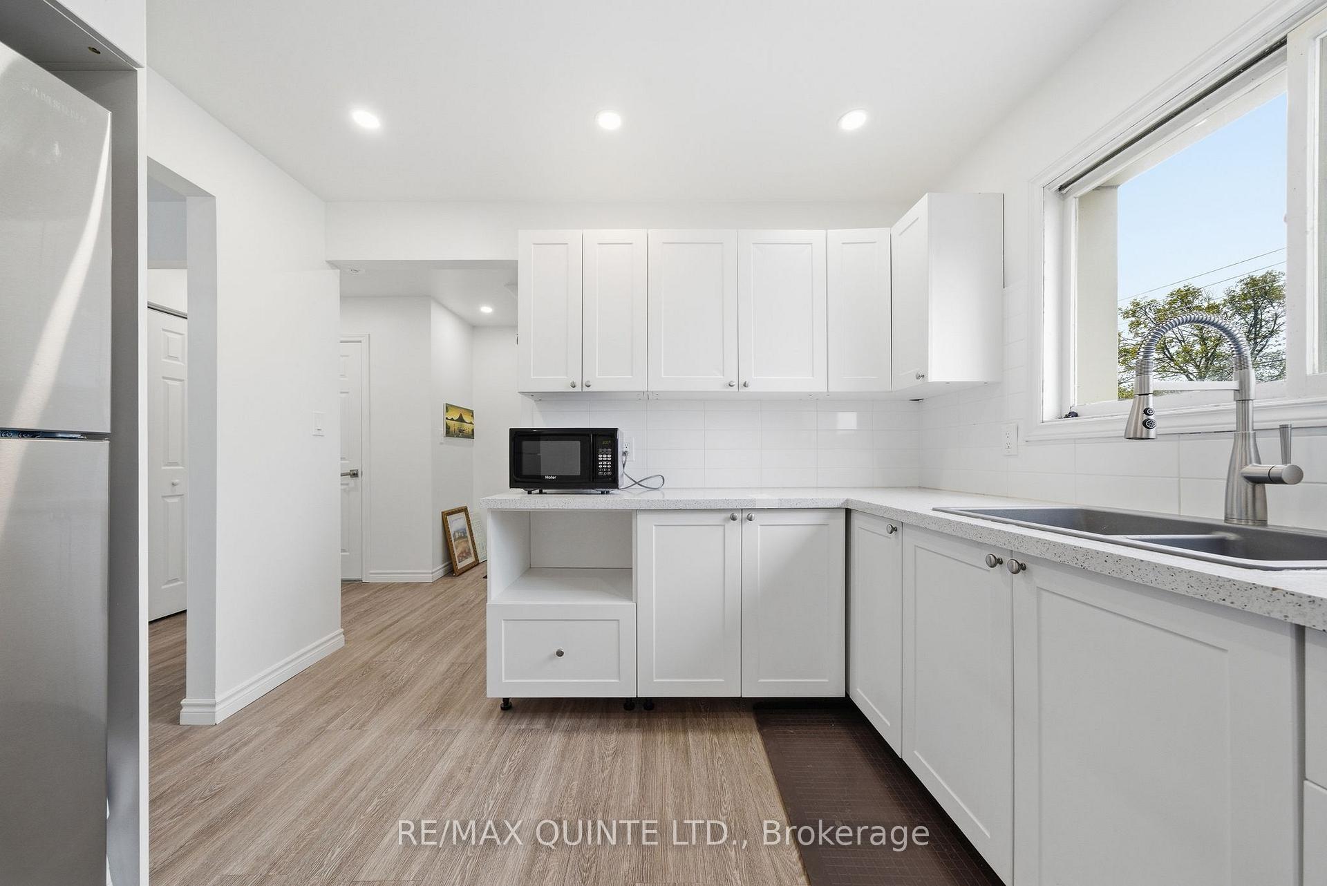 Photo 6 of Unit 2, 99 Dunnett Boulevard, Belleville, Belleville Ward — HOMEH